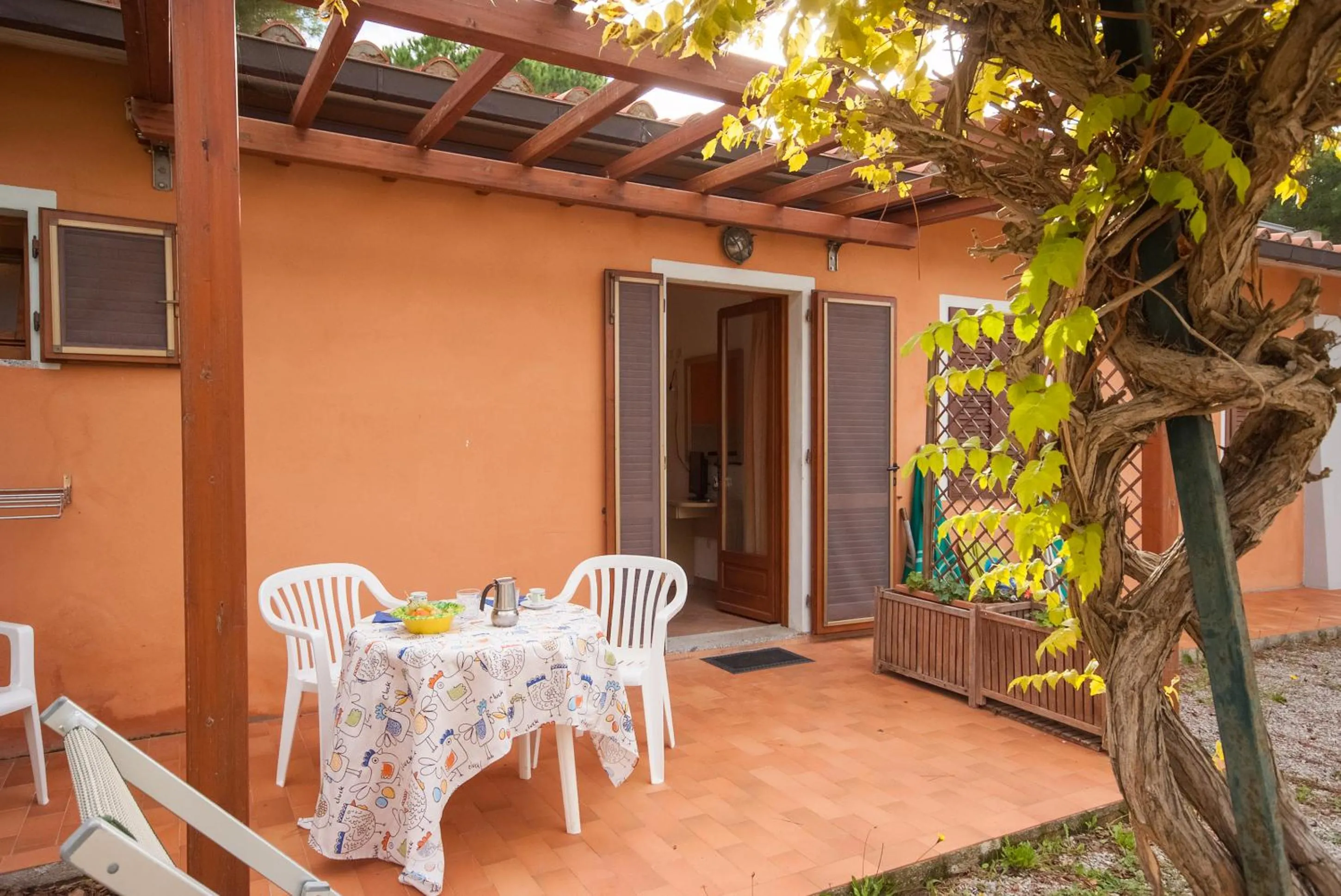 Patio in Residence Le Grazie Est