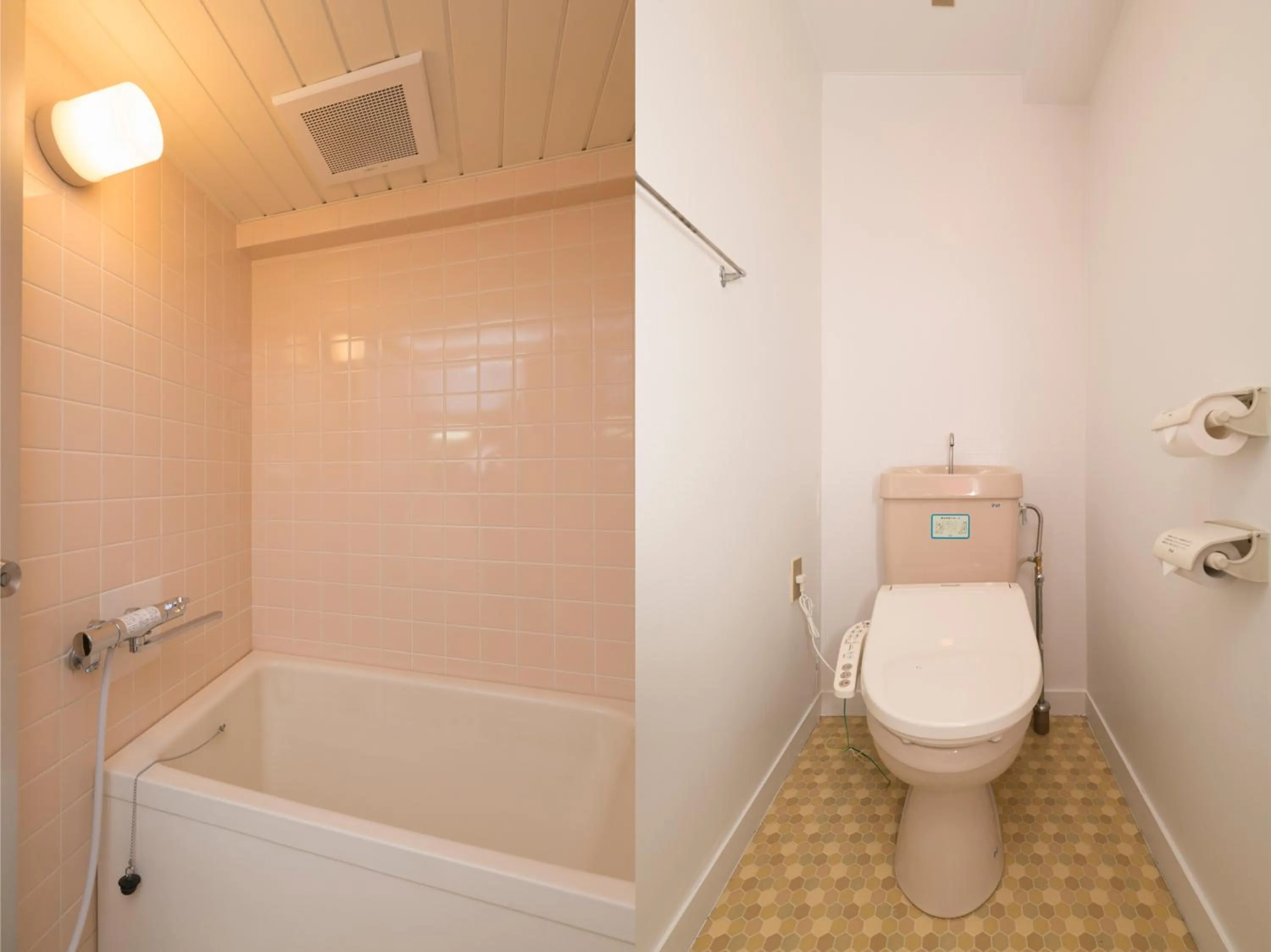 Photo of the whole room in Hotel WWJ