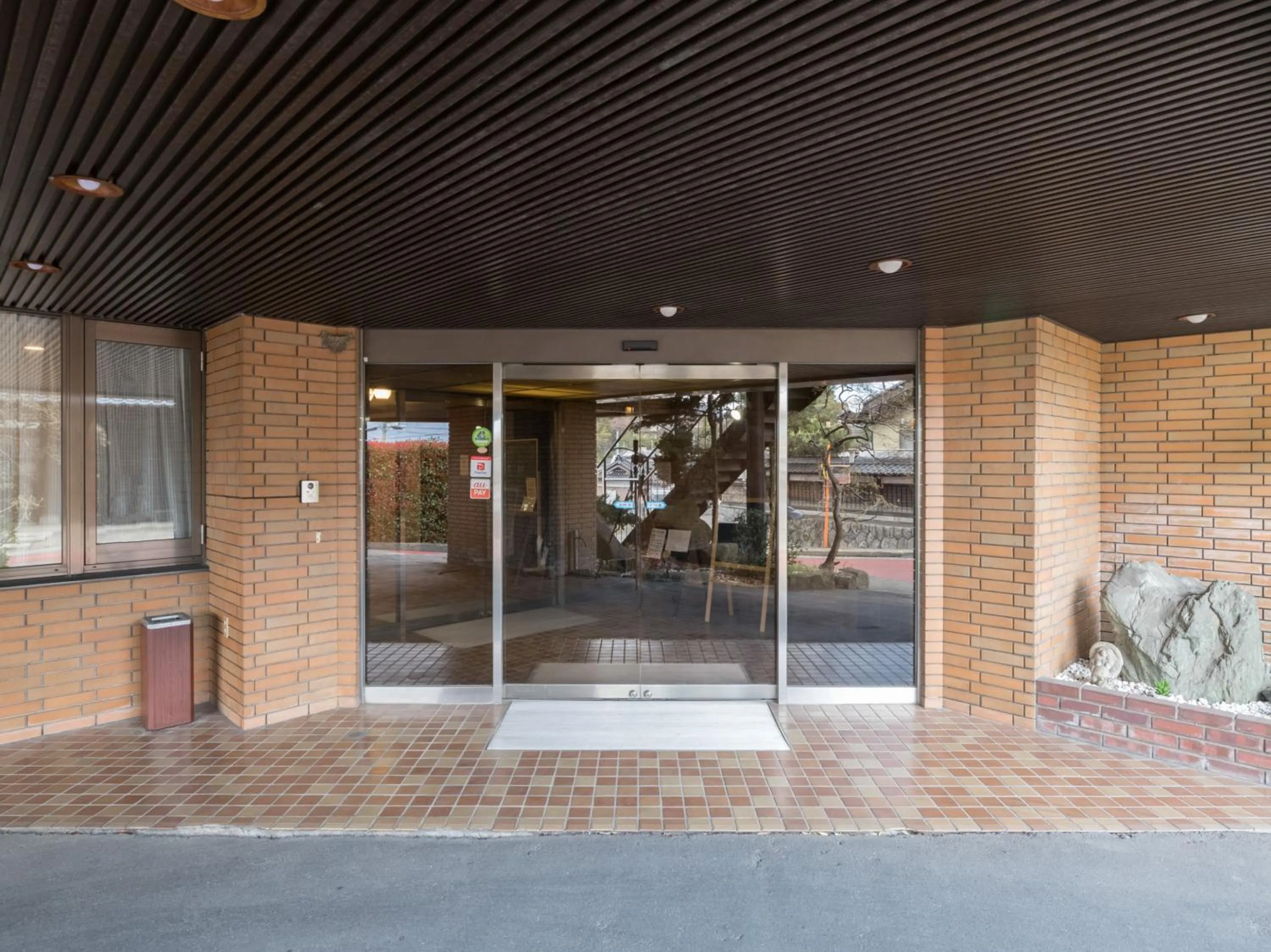 Facade/entrance in Hotel WWJ
