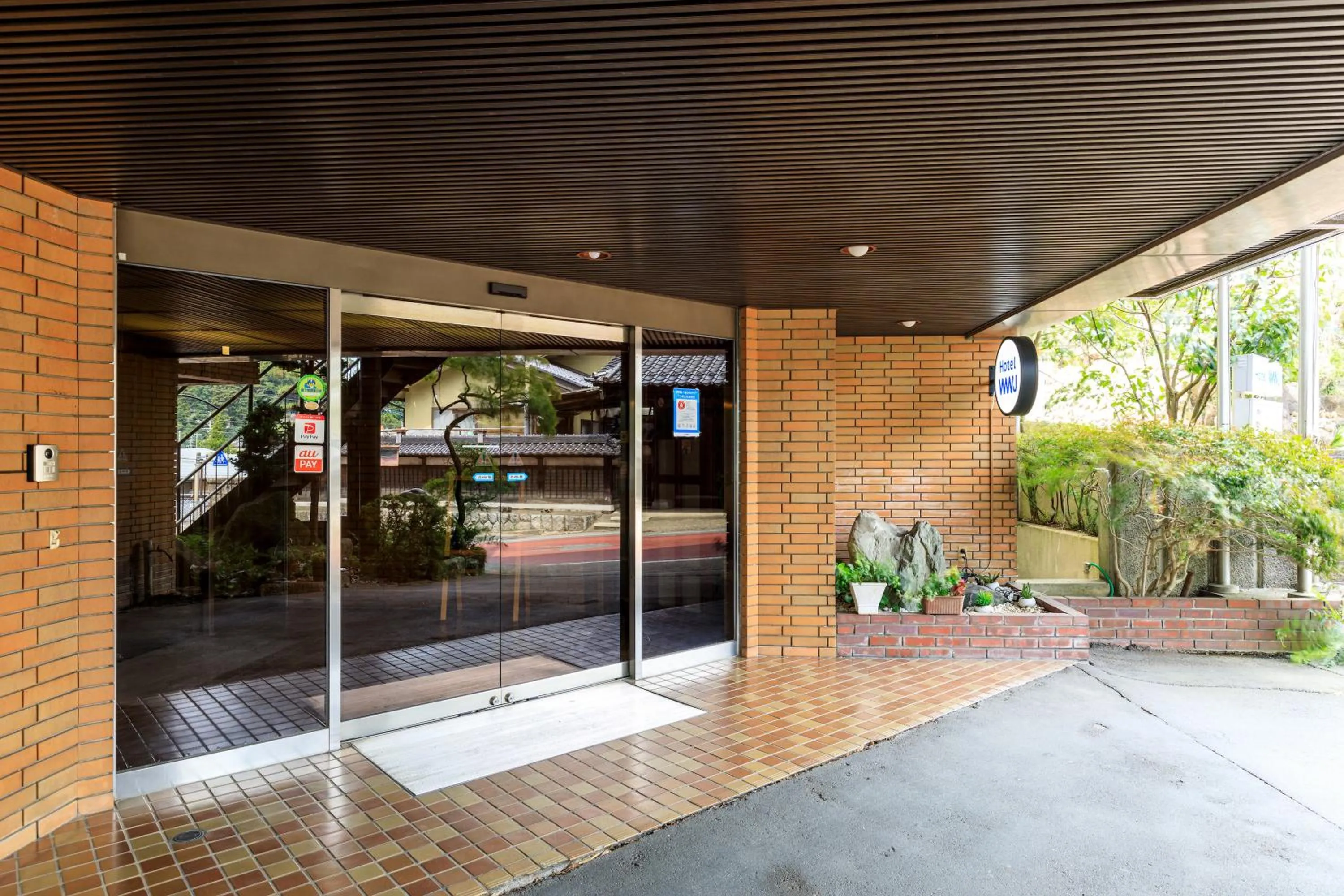 Facade/entrance in Hotel WWJ