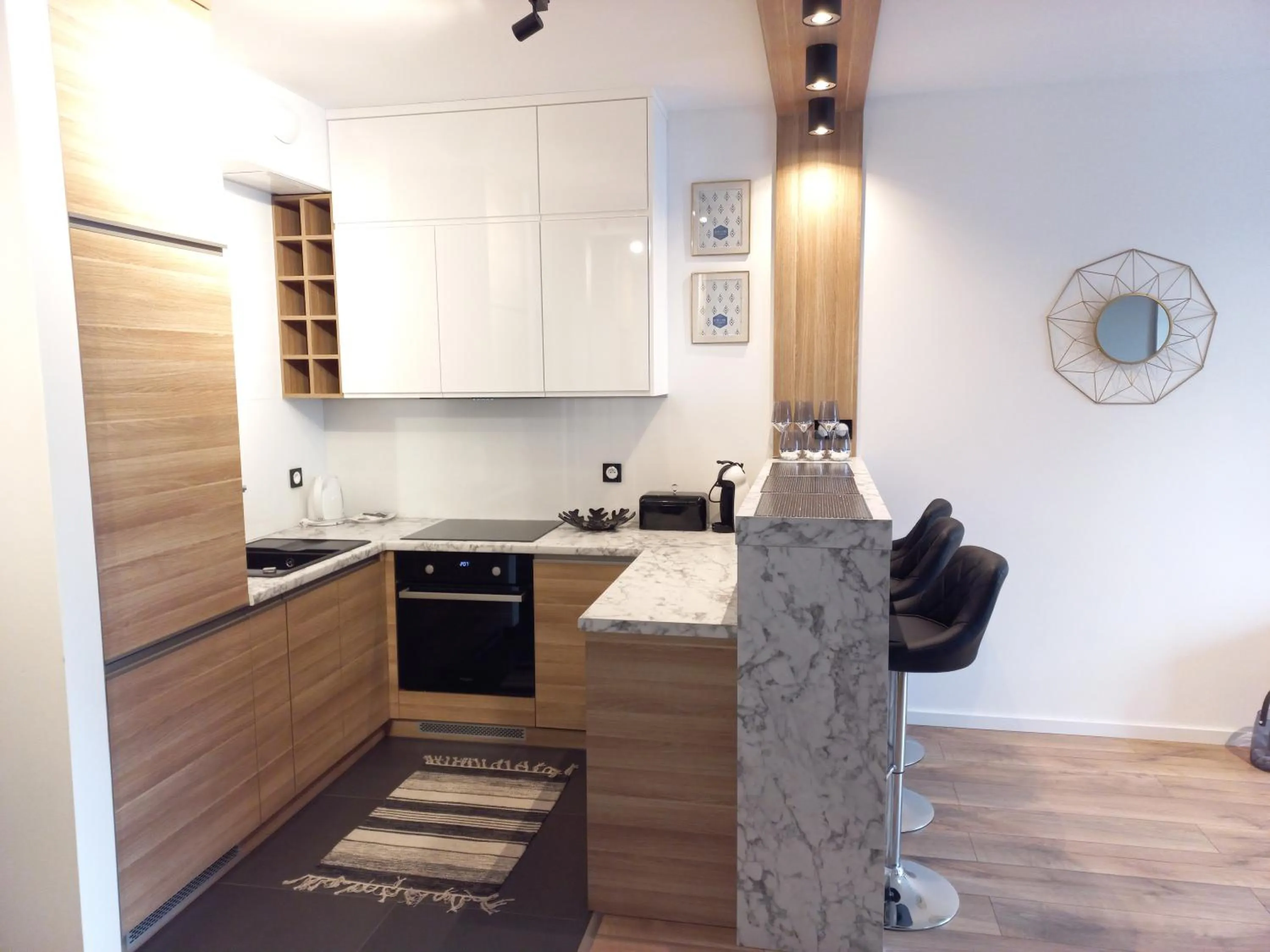 Kitchen or kitchenette in Symphony Baltica Towers Apartamenty