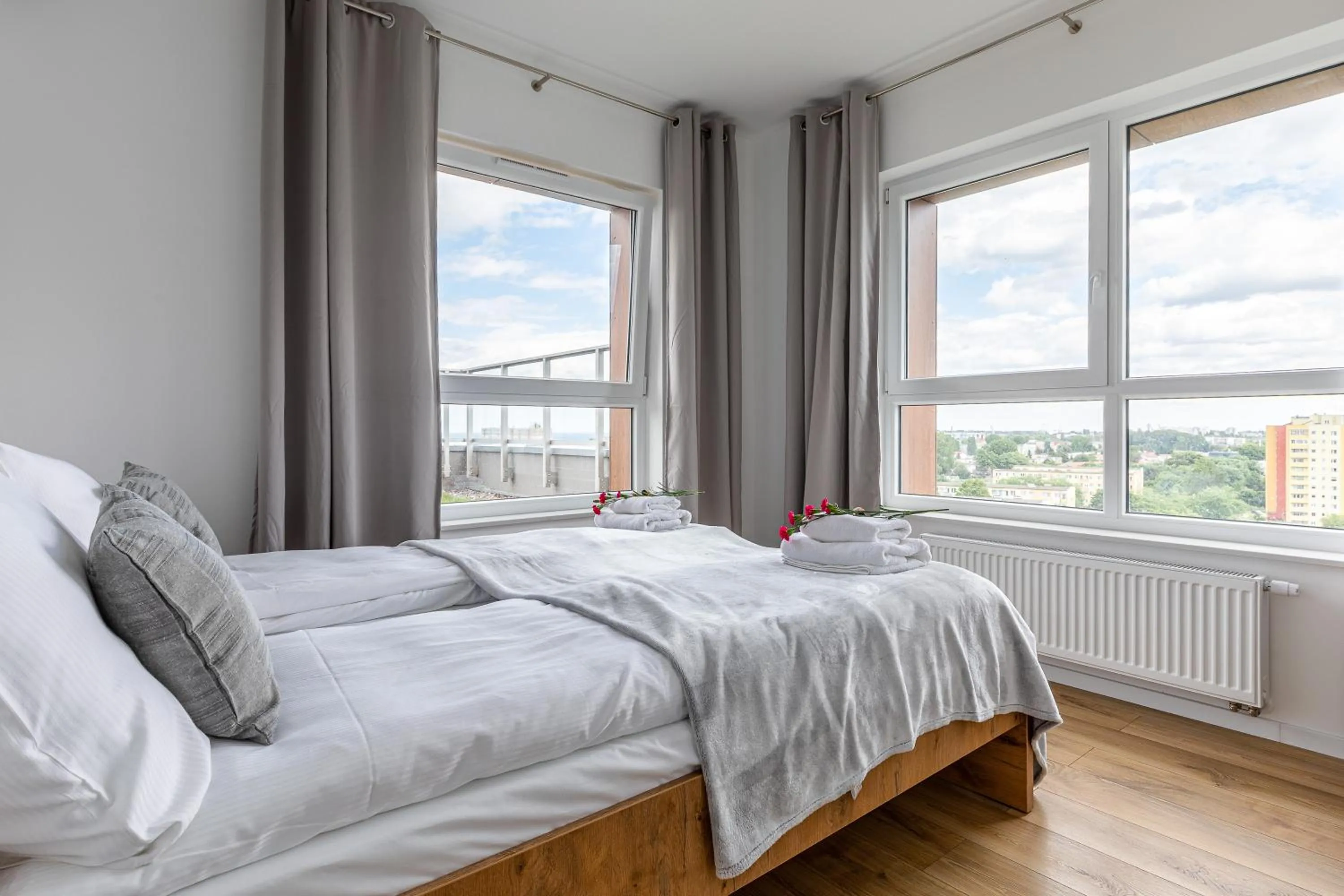 Bedroom, Bed in Symphony Baltica Towers Apartamenty