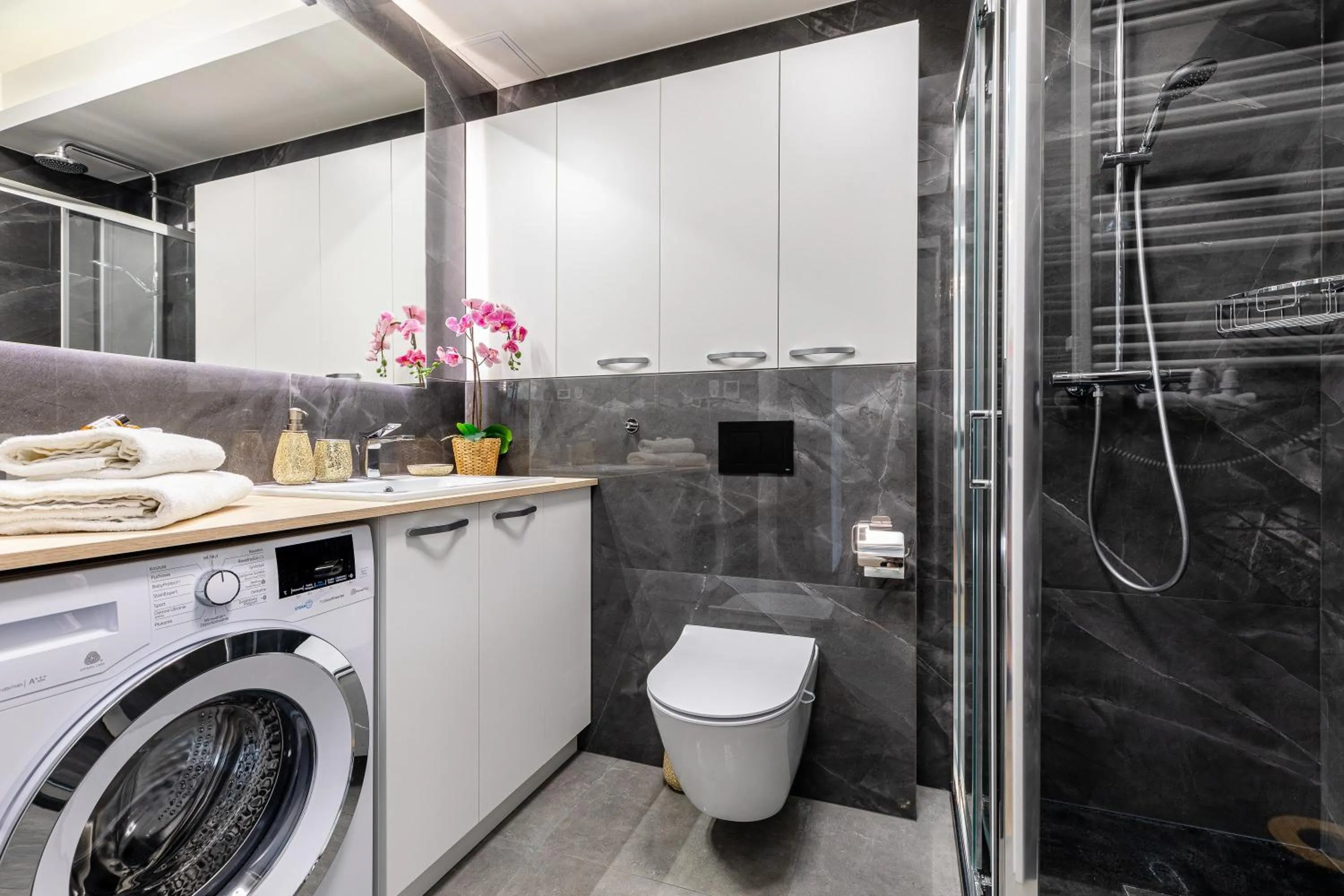 Shower in Symphony Baltica Towers Apartamenty