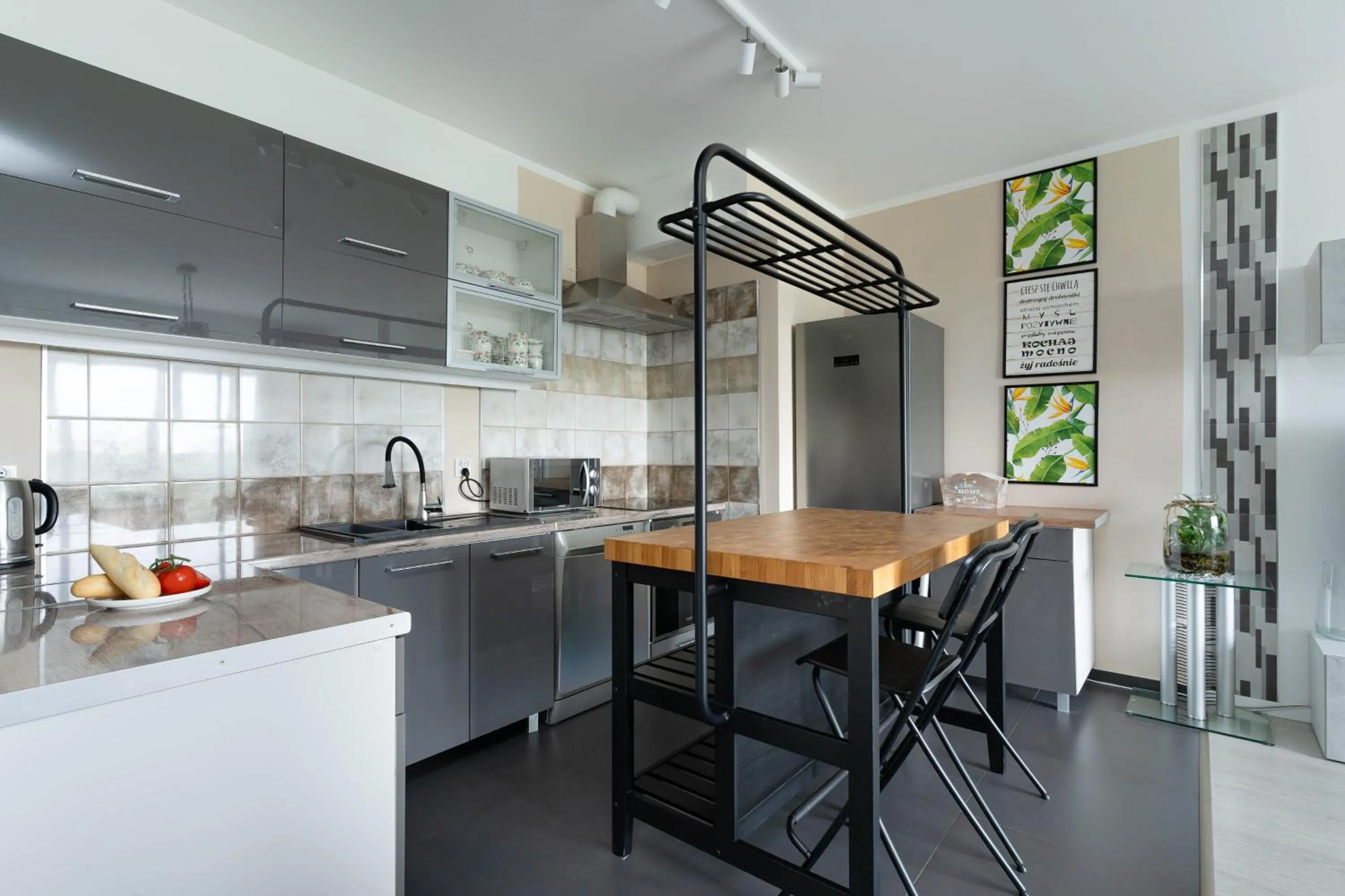 Kitchen or kitchenette in Symphony Baltica Towers Apartamenty