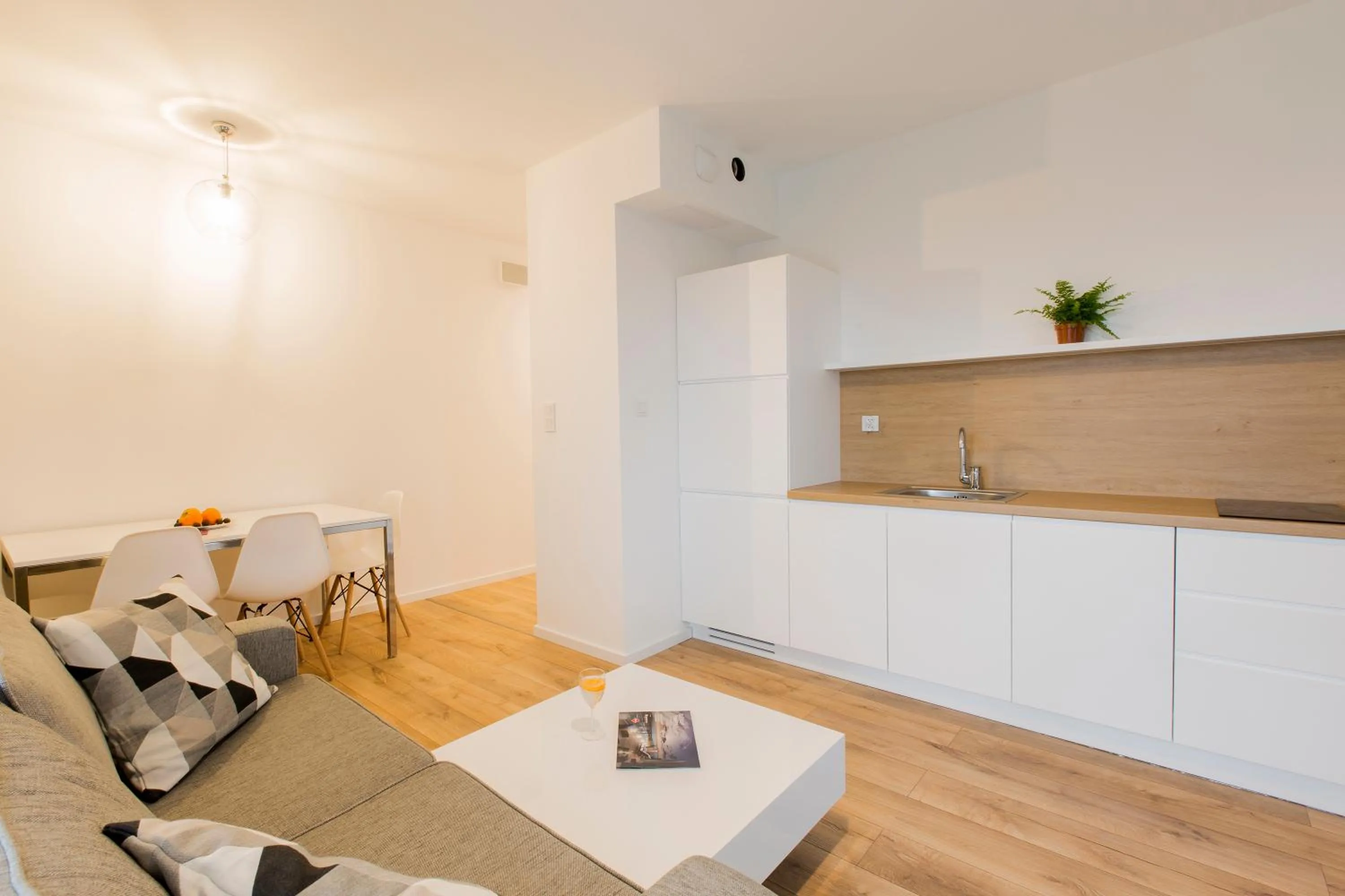 Kitchen or kitchenette in Symphony Baltica Towers Apartamenty