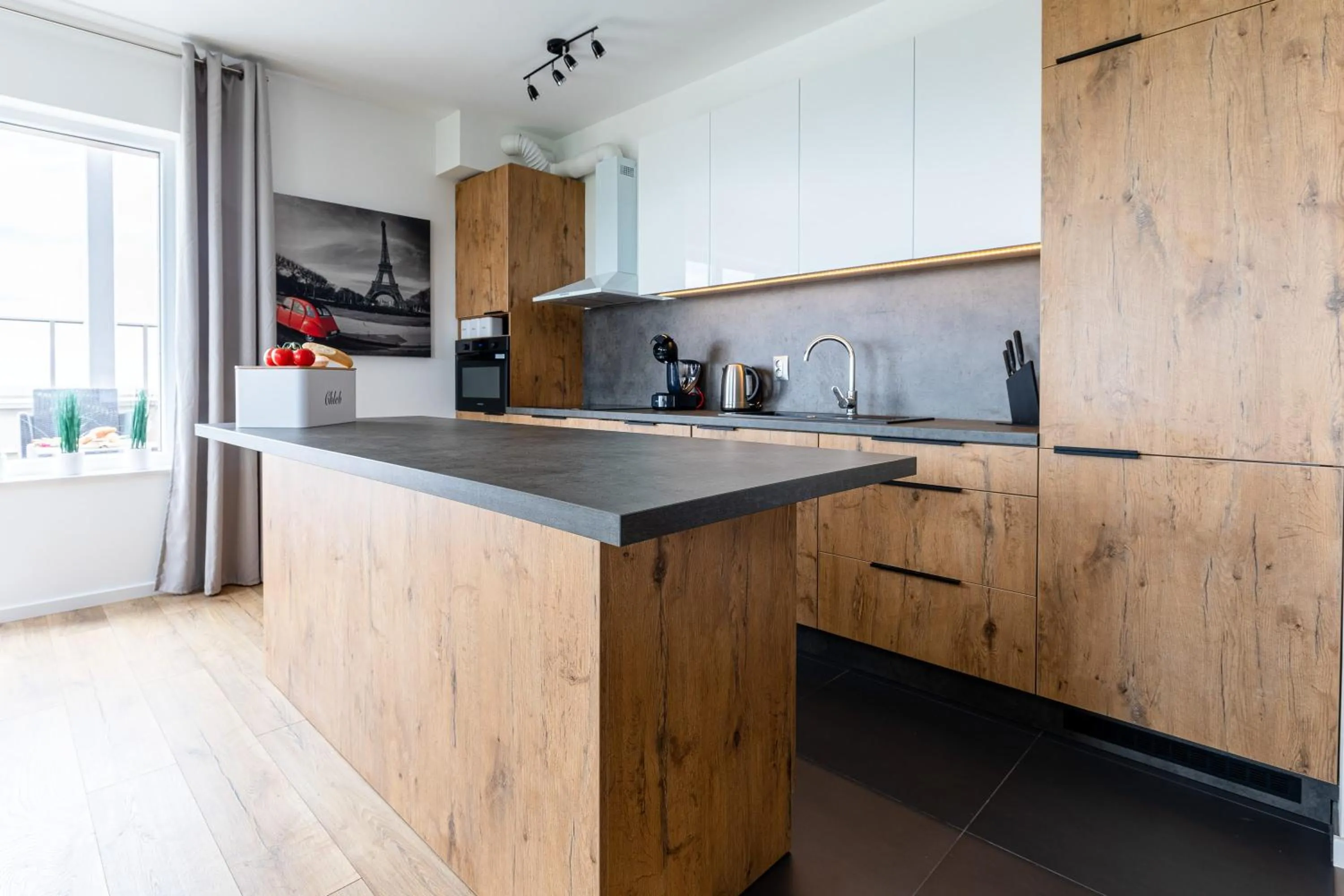 Kitchen or kitchenette in Symphony Baltica Towers Apartamenty