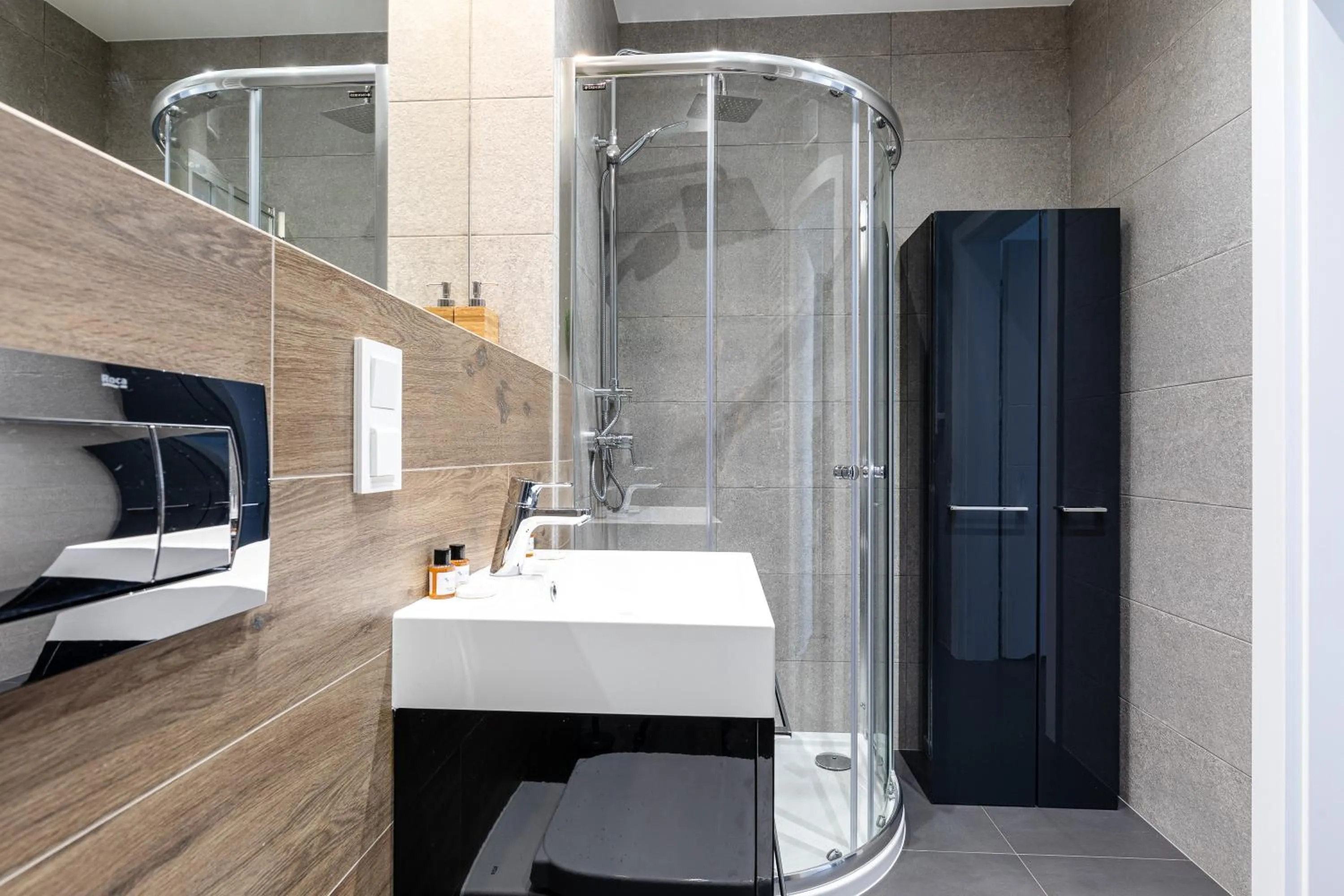 Shower in Symphony Baltica Towers Apartamenty