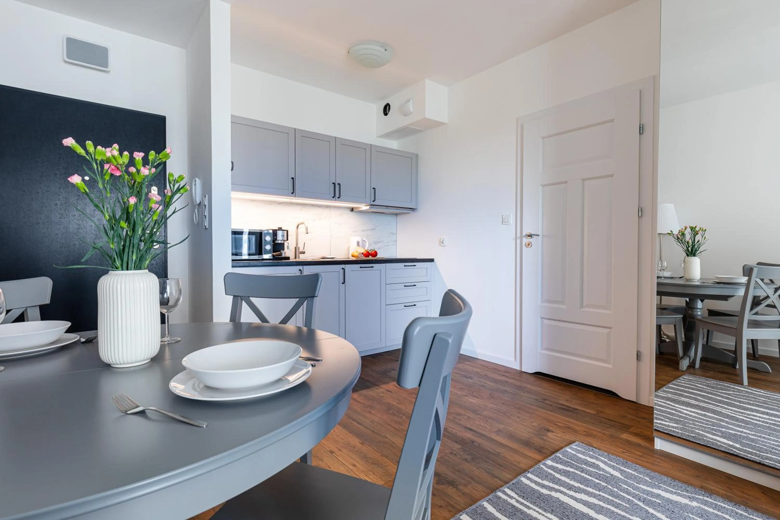 Kitchen or kitchenette in Symphony Baltica Towers Apartamenty