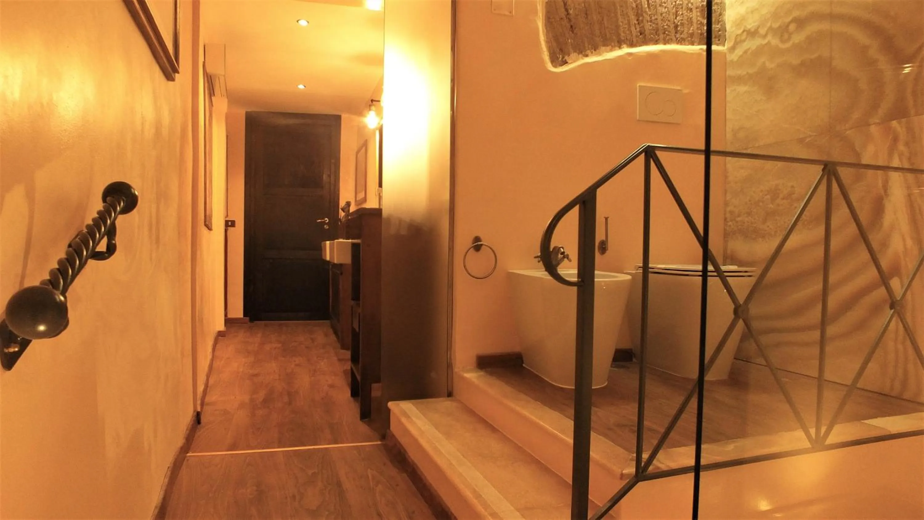 Bathroom in Residenze Gregoriane - Residenza d'Epoca