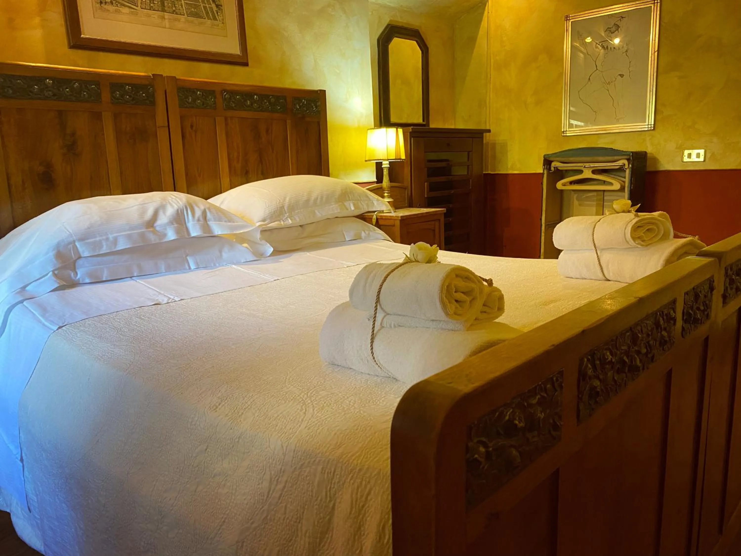 Apartment with Terrace in Residenze Gregoriane - Residenza d'Epoca