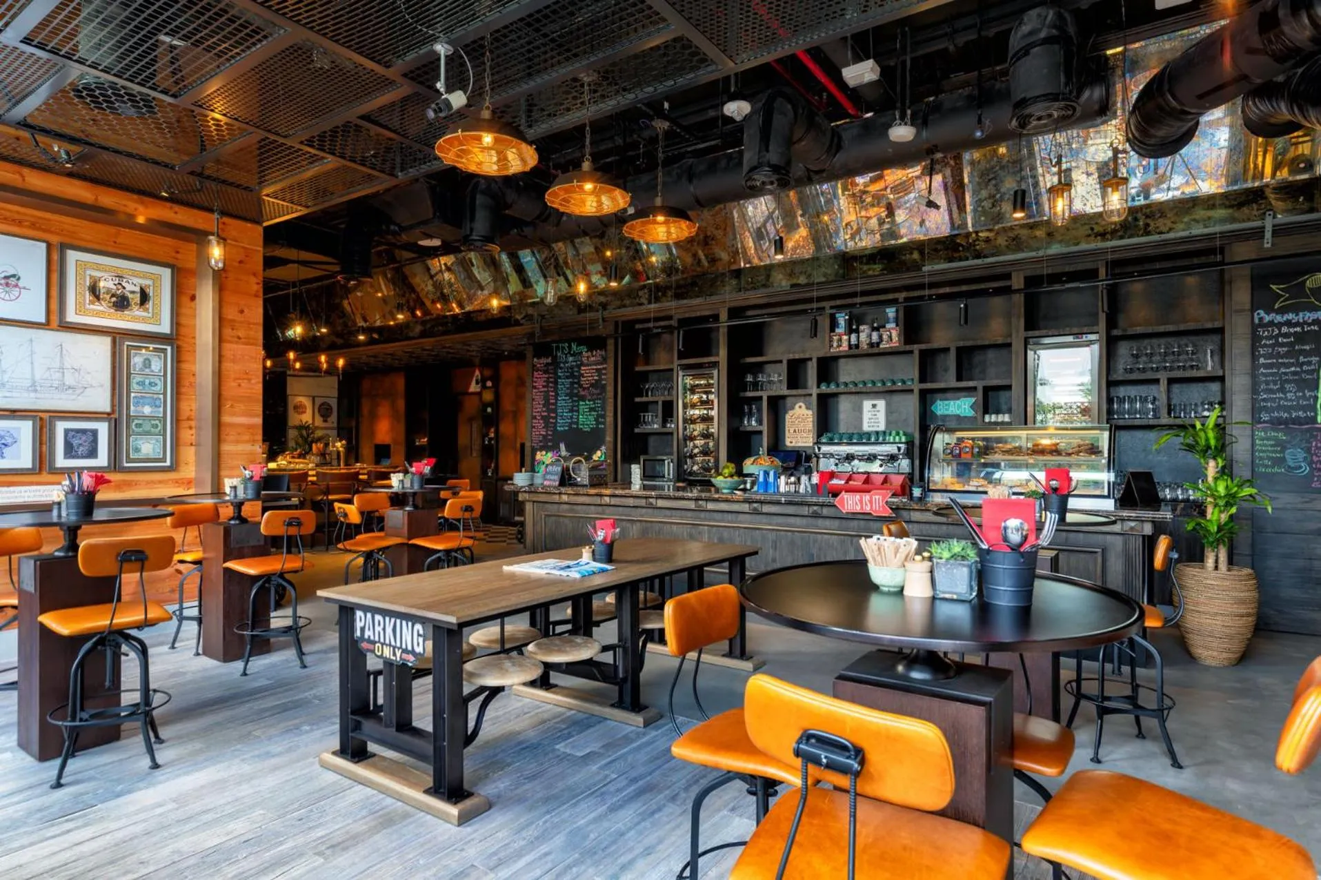 Restaurant/places to eat in Taj Jumeirah Lakes Towers