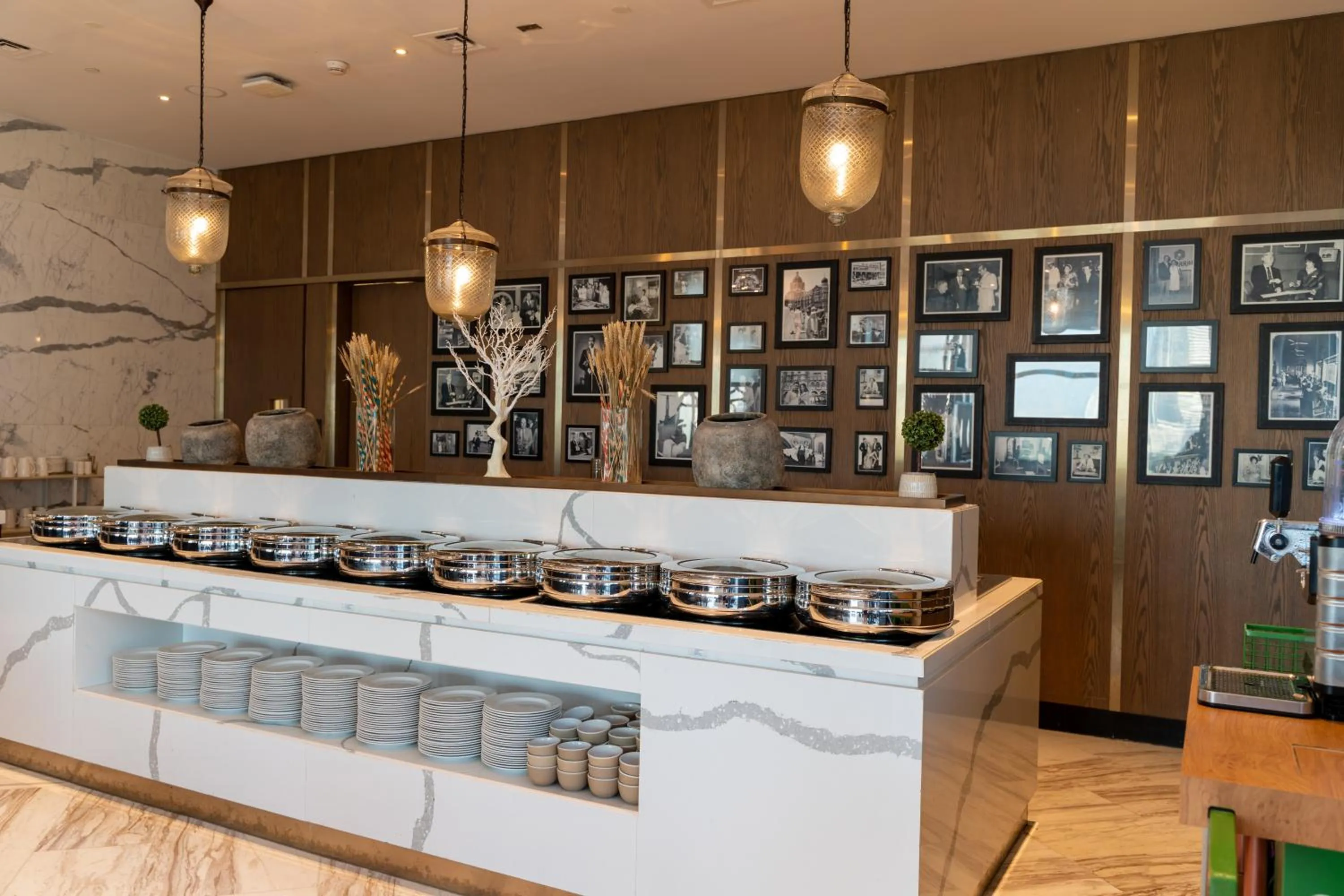 Restaurant/places to eat in Taj Jumeirah Lakes Towers