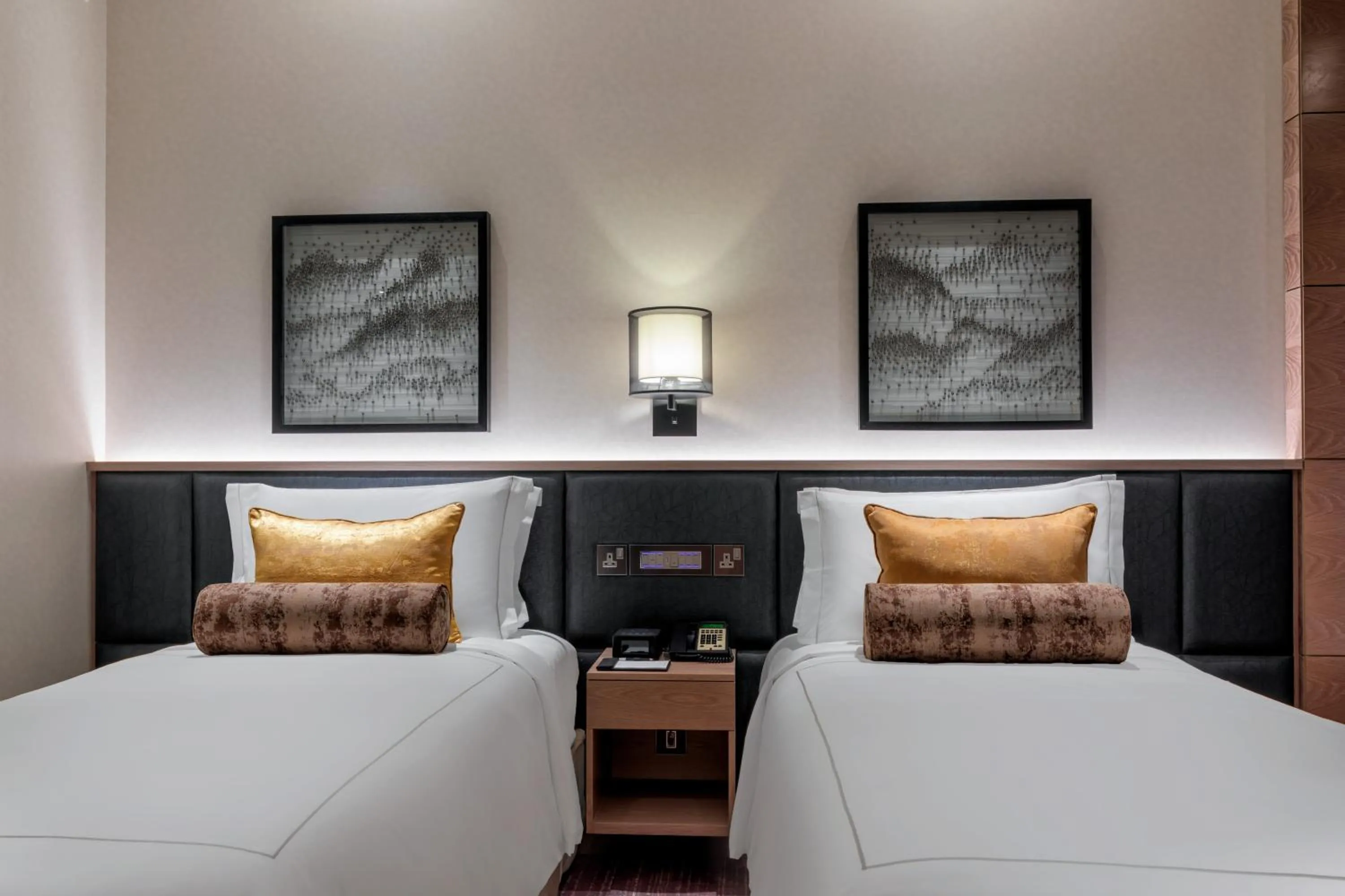 Bed in Taj Jumeirah Lakes Towers