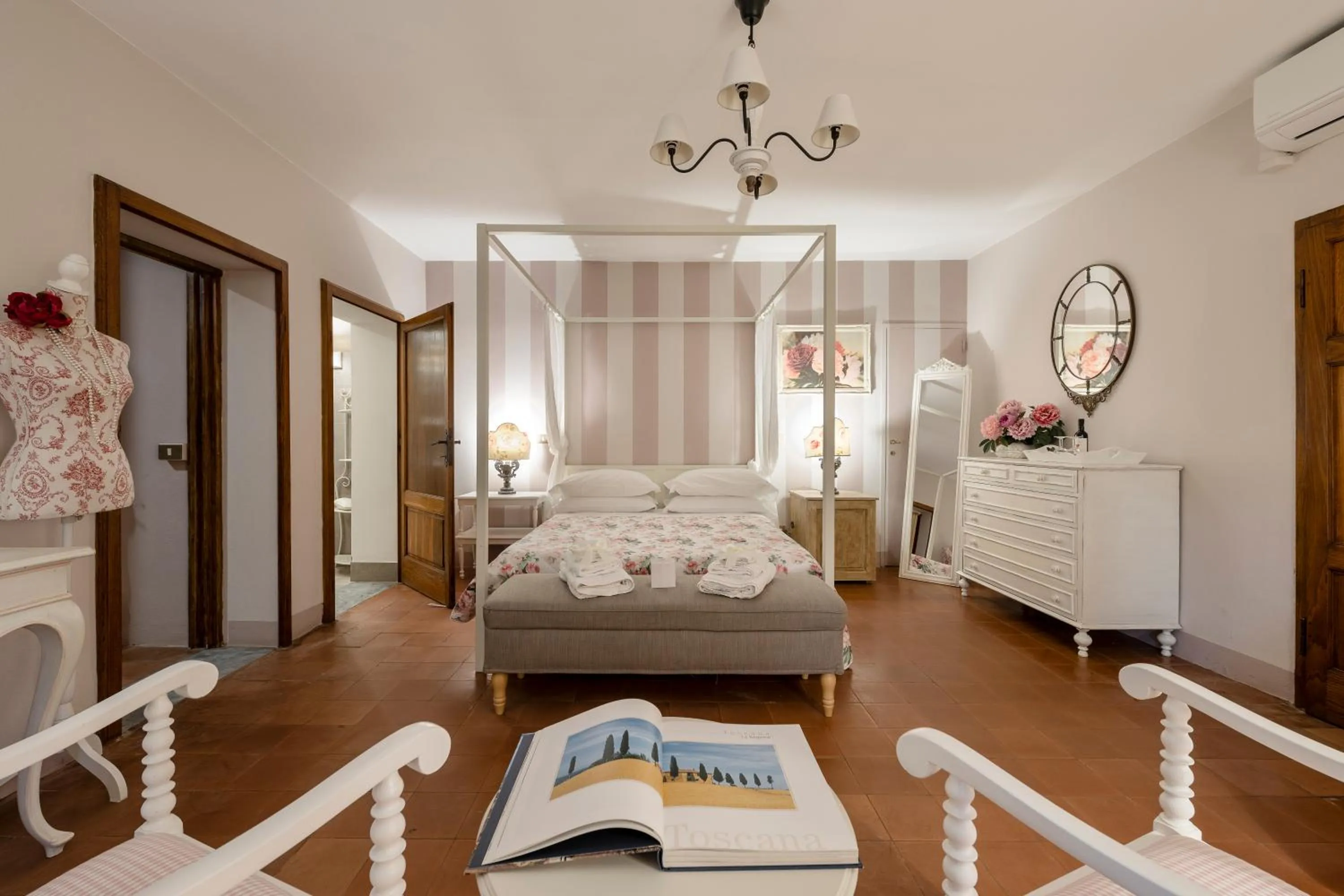 Bedroom, Bed in Giardino della Pieve Relais- Adult Only