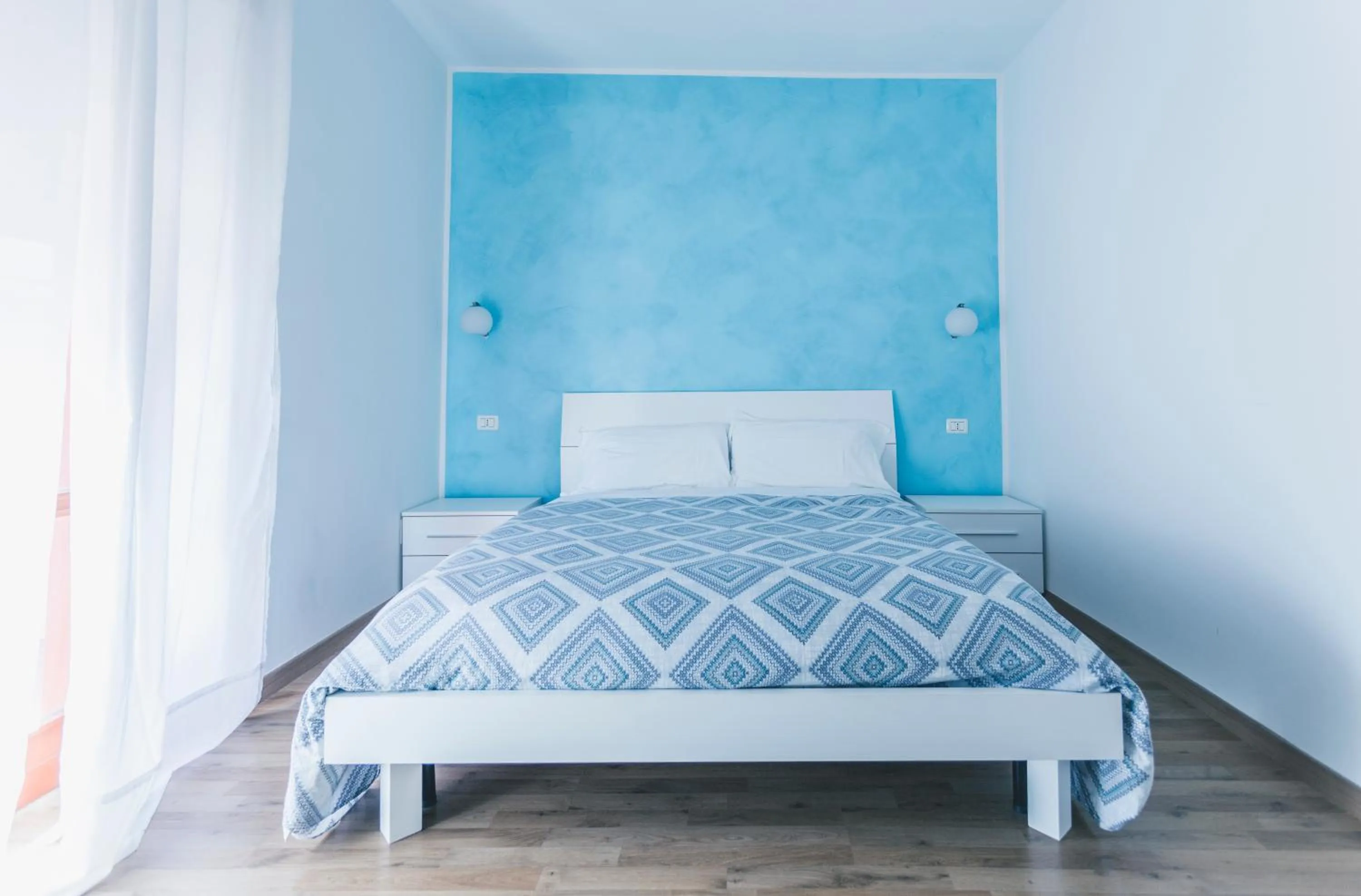 Photo of the whole room, Bed in La Postale