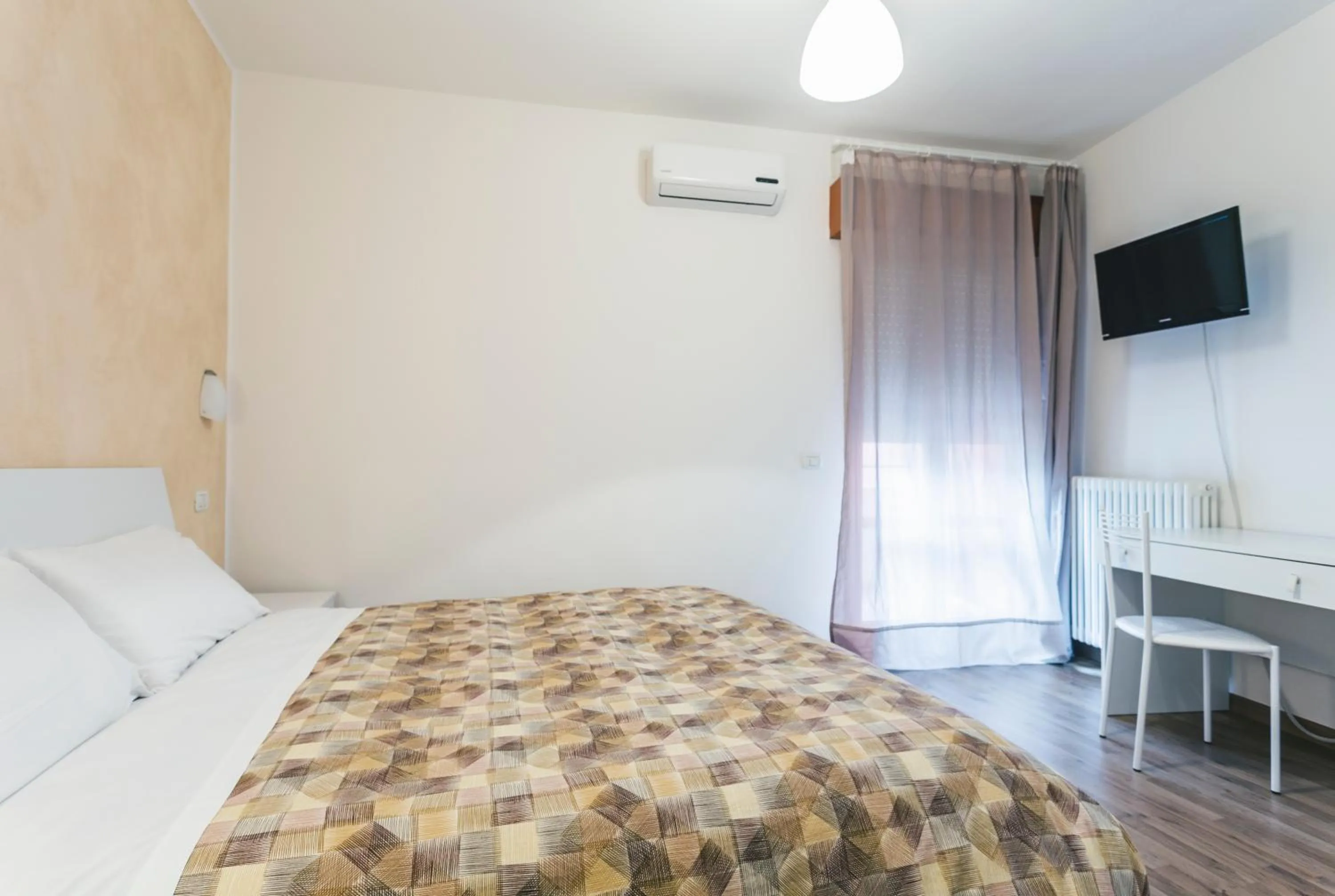 Bedroom, Bed in La Postale