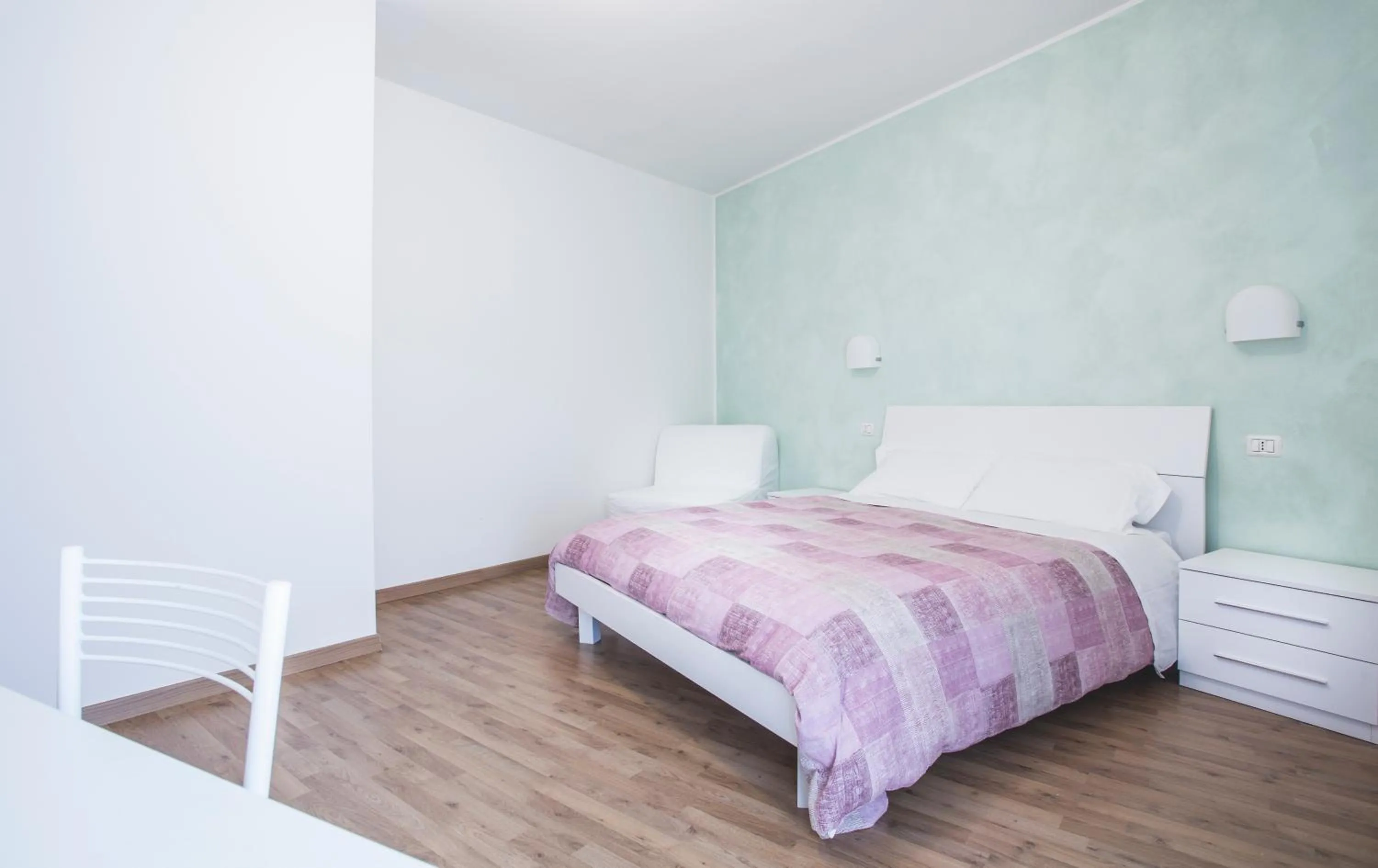 Photo of the whole room, Bed in La Postale