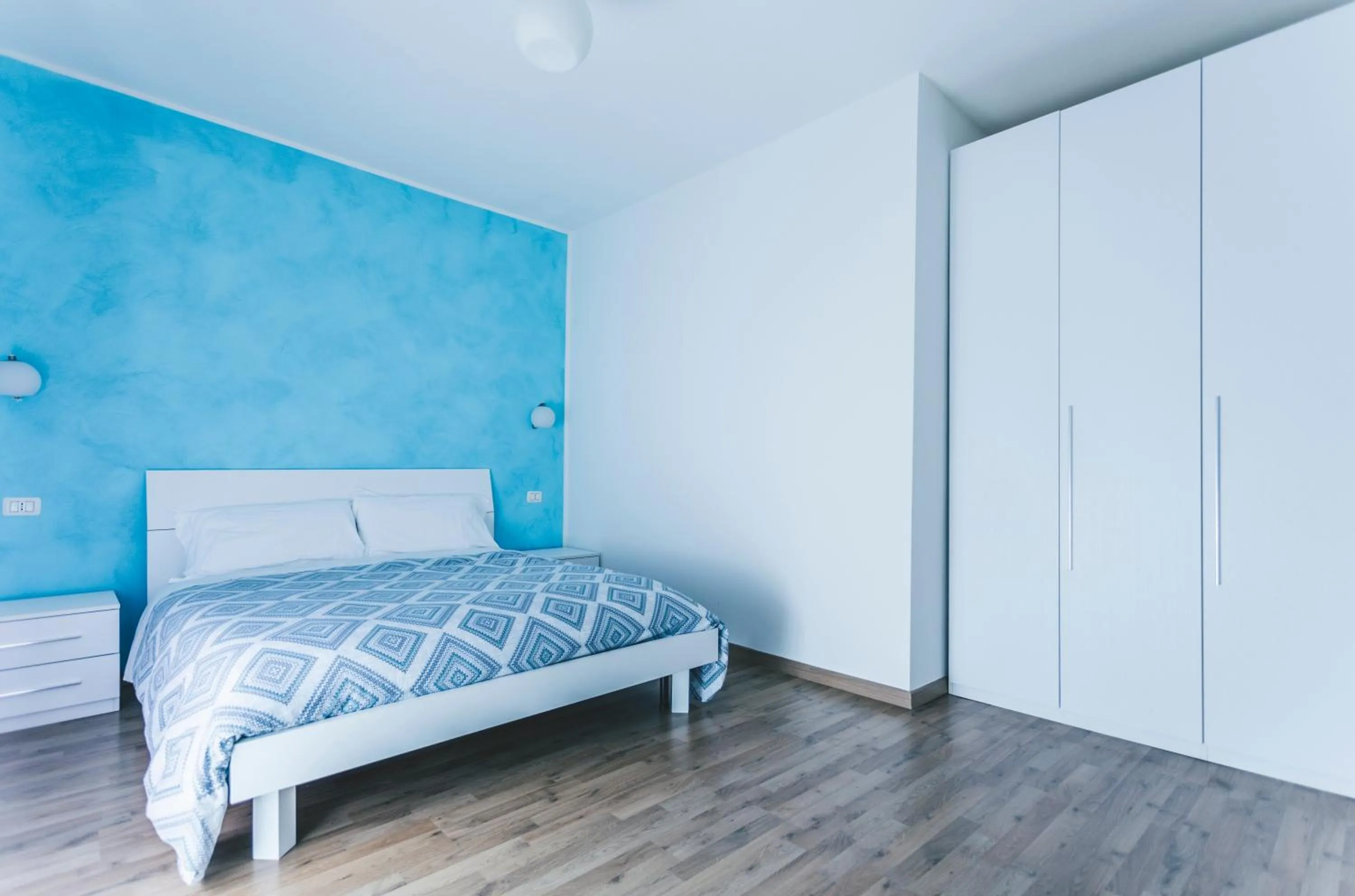 Photo of the whole room, Bed in La Postale