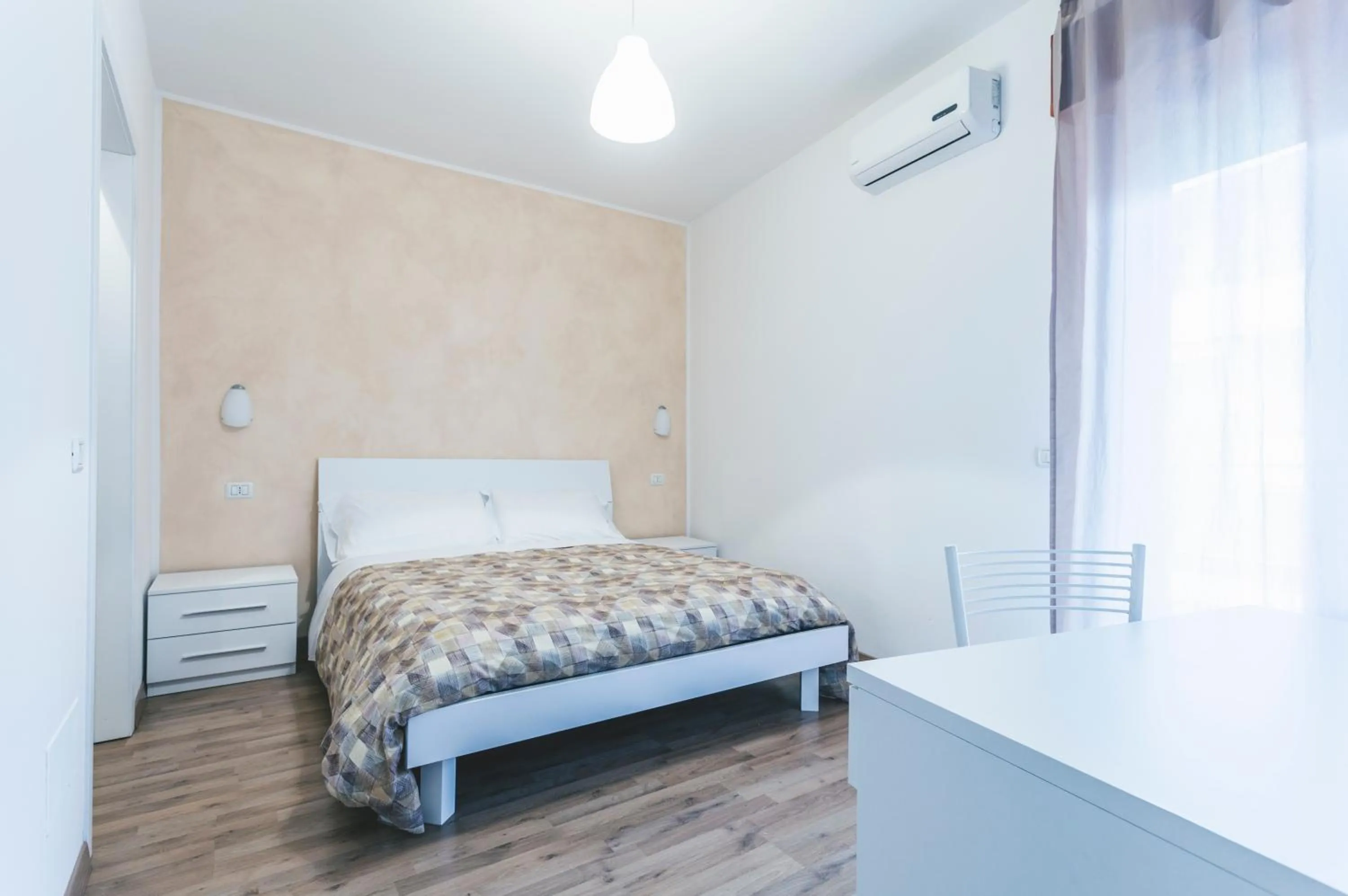 Photo of the whole room, Bed in La Postale