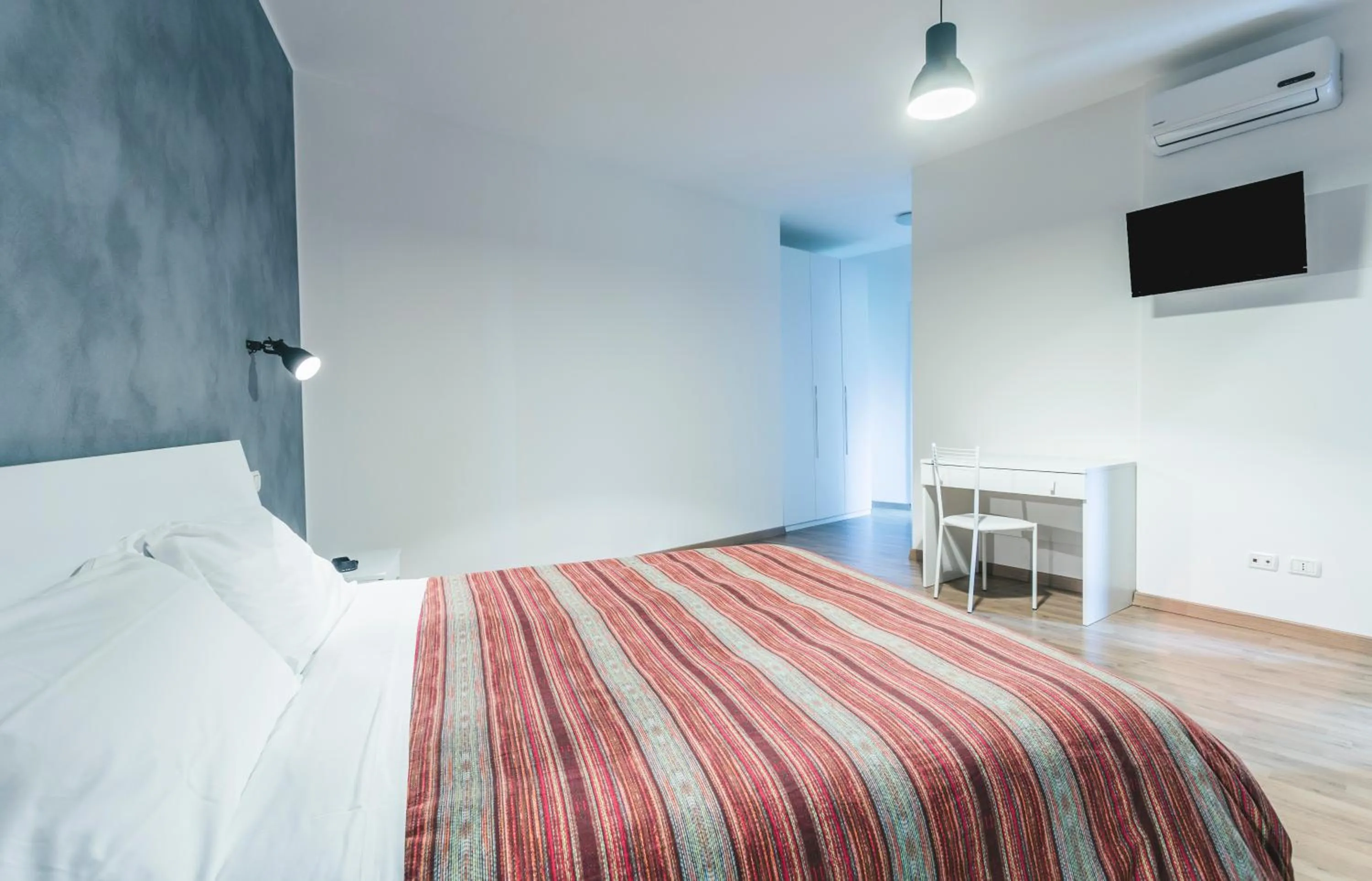 Photo of the whole room, Bed in La Postale