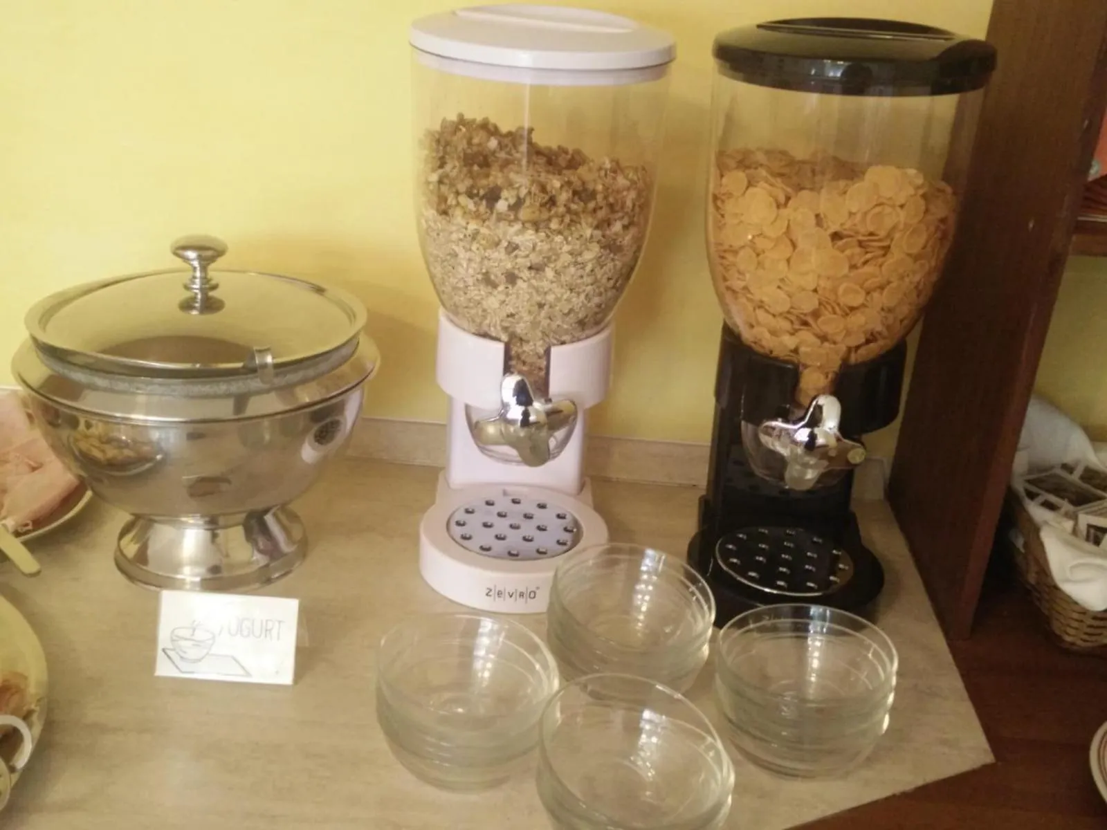 Continental breakfast in Hotel Ronconi