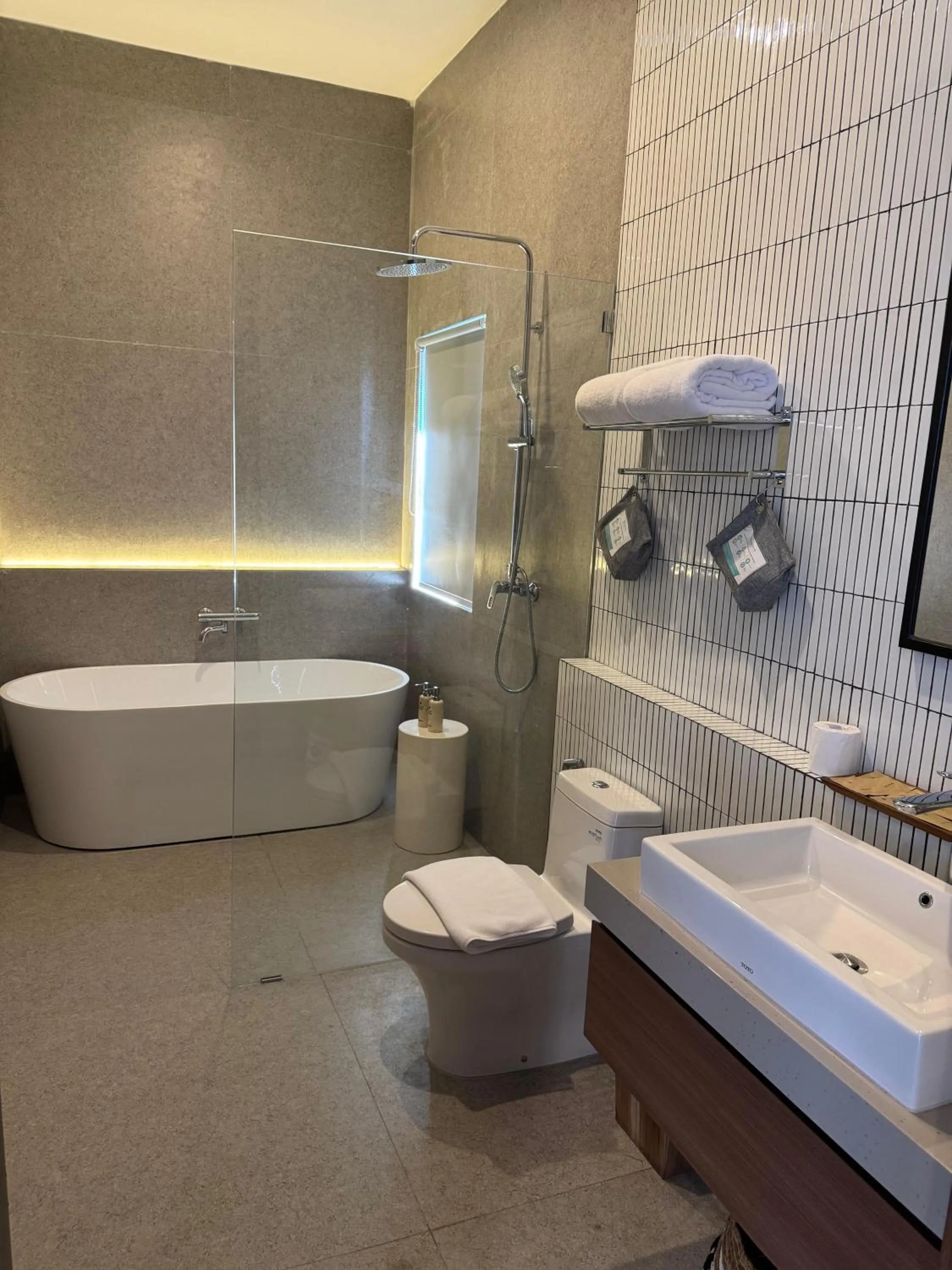 Shower in Ratan Uluwatu Hotel and Villas