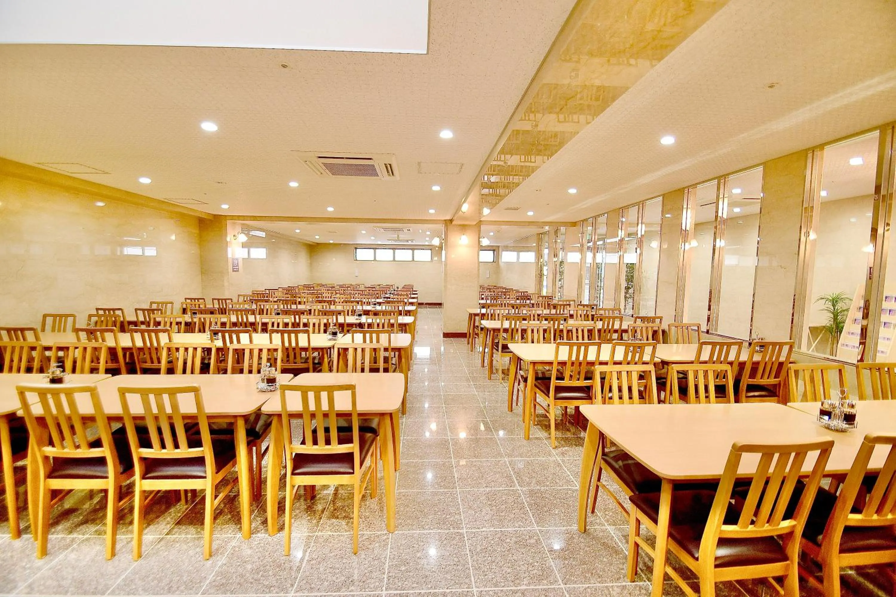 Restaurant/places to eat in Kyoto Universal Hotel Karasuma