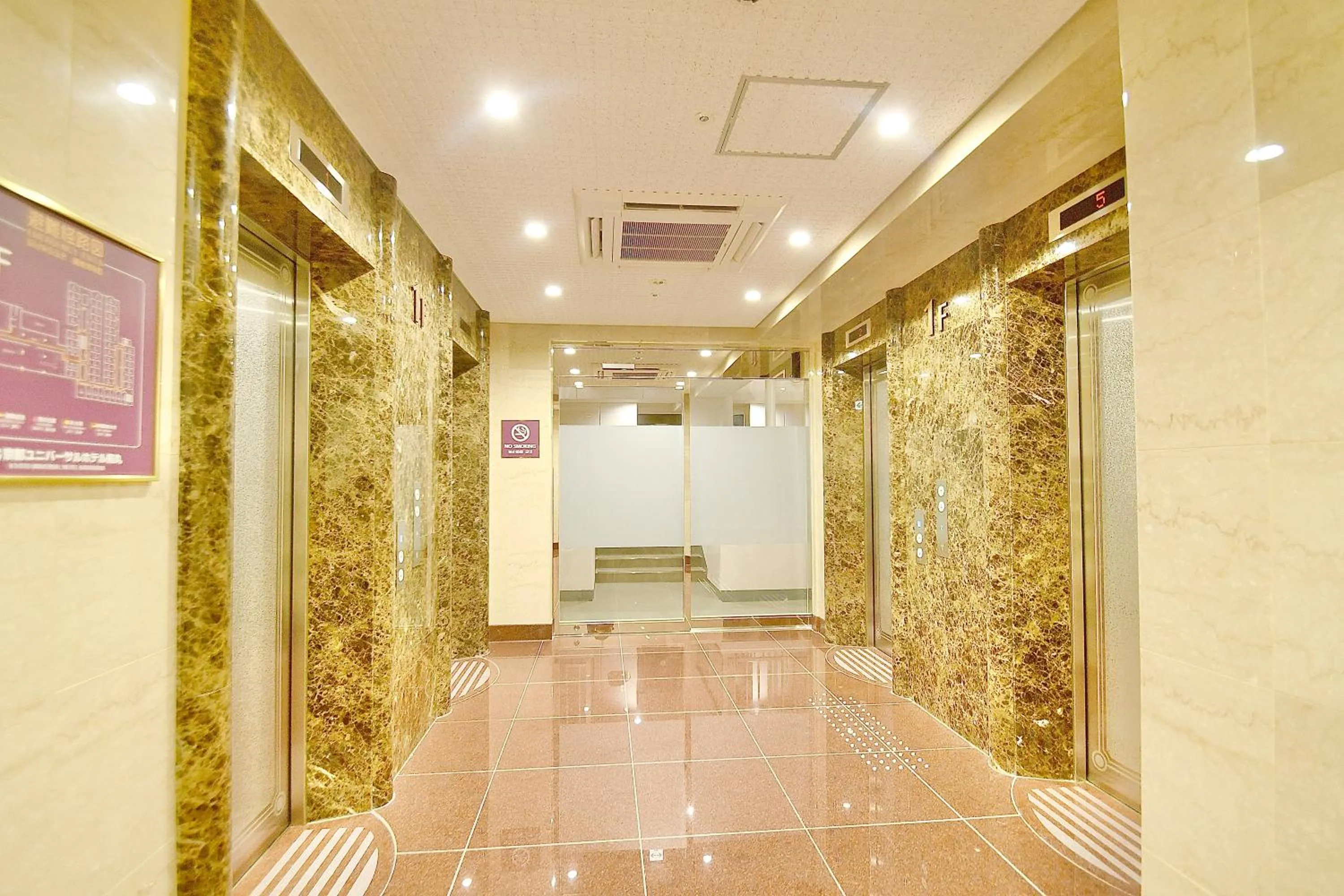 elevator in Kyoto Universal Hotel Karasuma