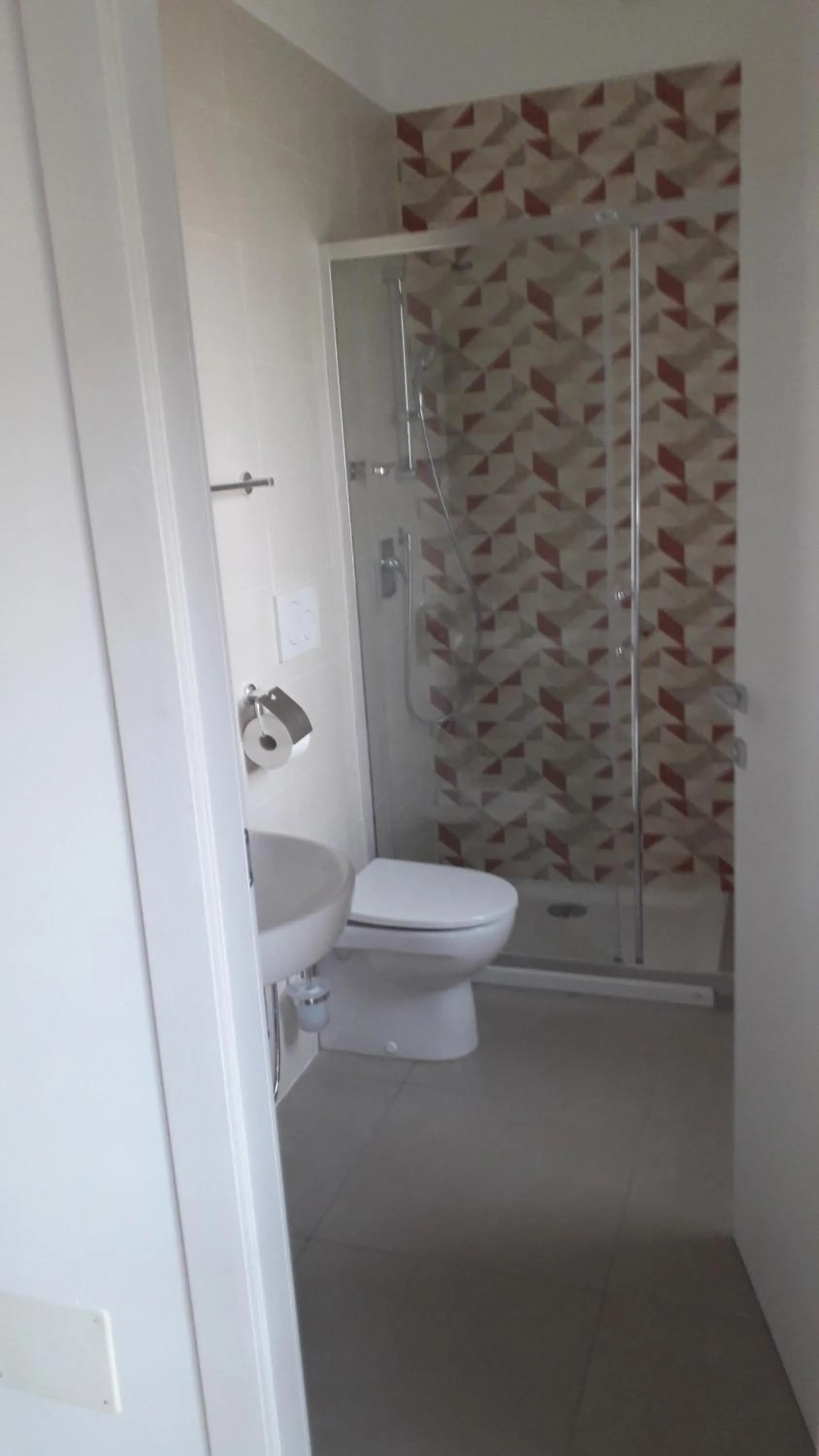 Shower in Santa Barbara hotel & apartments
