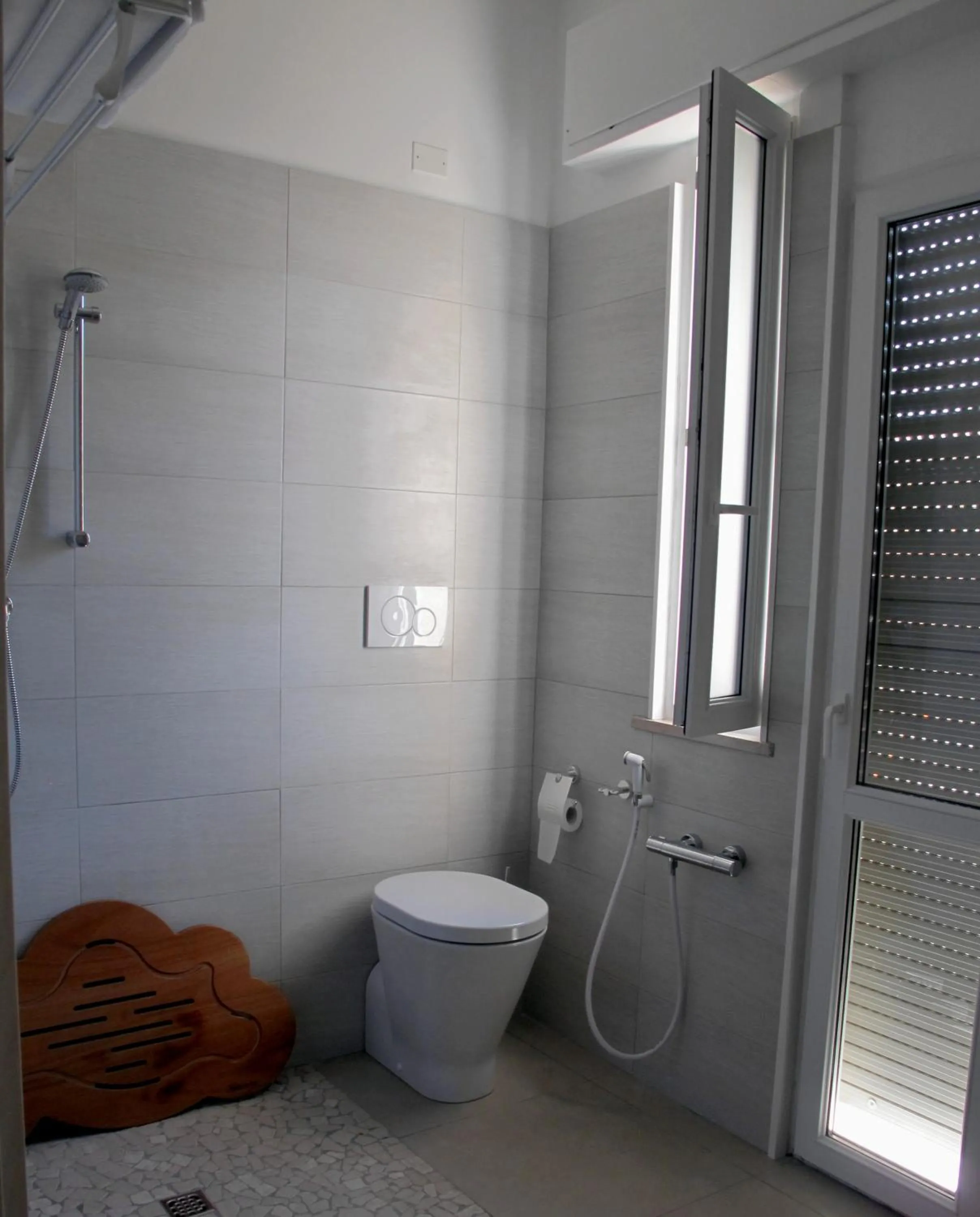 Shower in Santa Barbara hotel & apartments