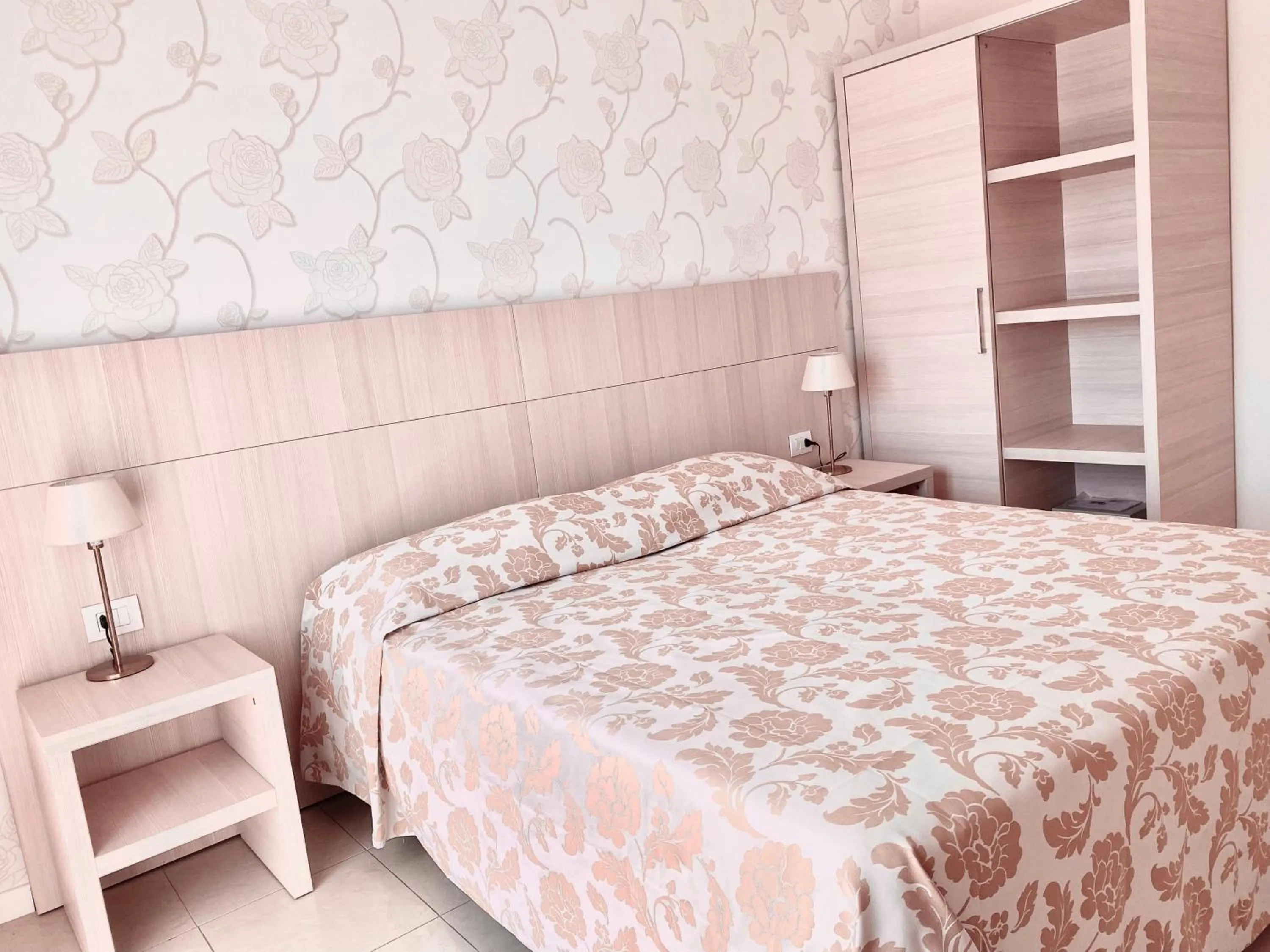 Photo of the whole room, Bed in Santa Barbara hotel & apartments