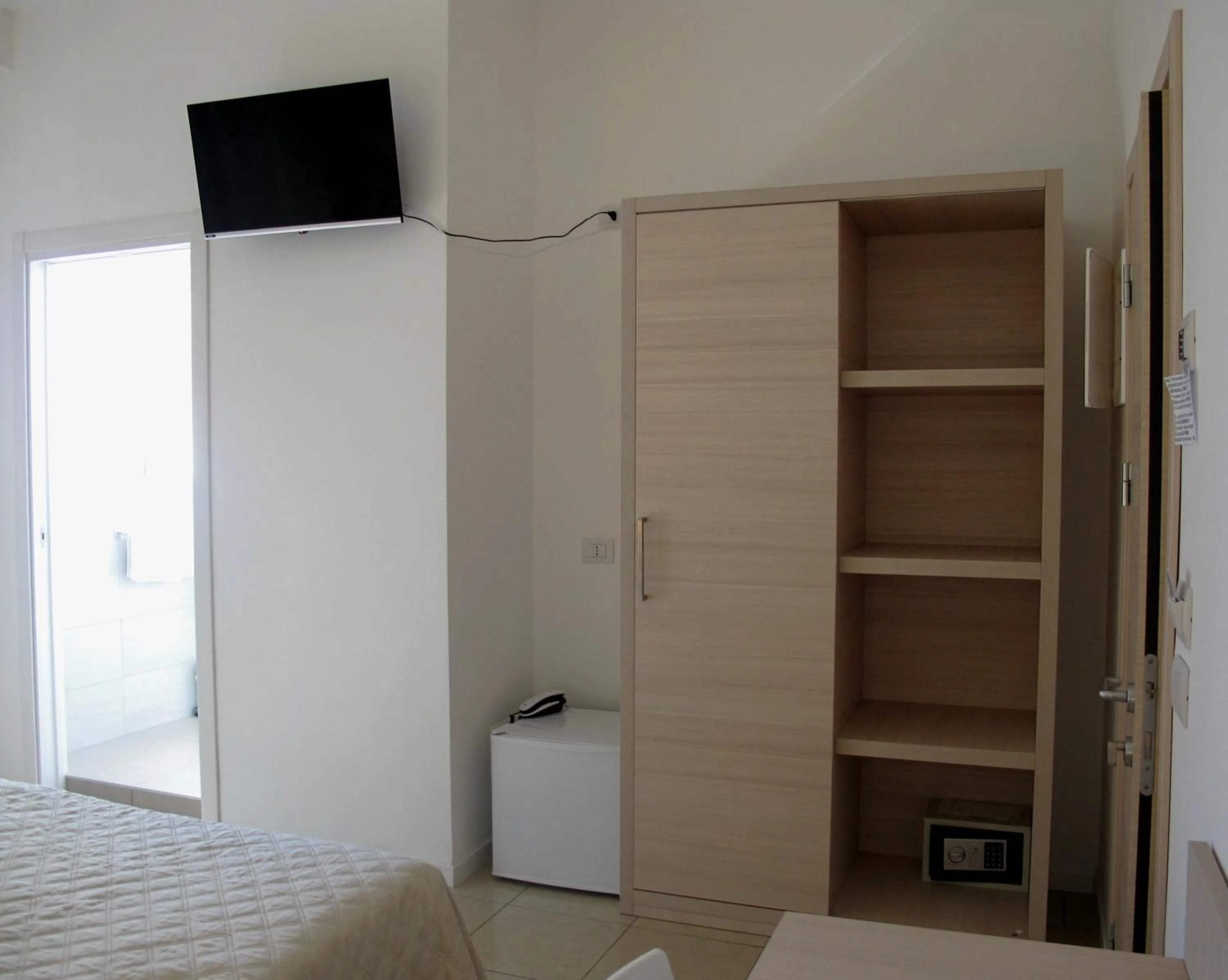 Photo of the whole room, Bed in Santa Barbara hotel & apartments