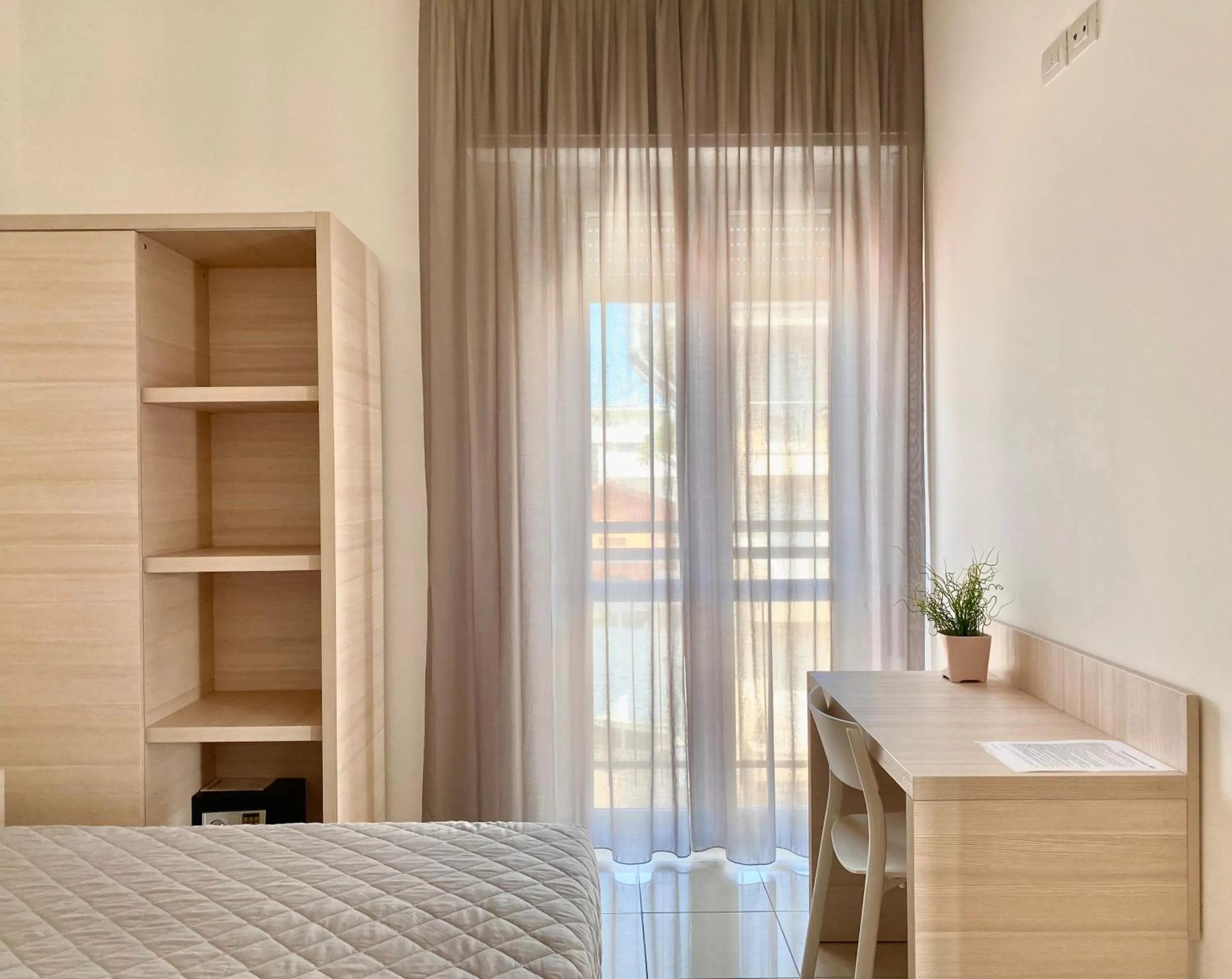 Bed in Santa Barbara hotel & apartments