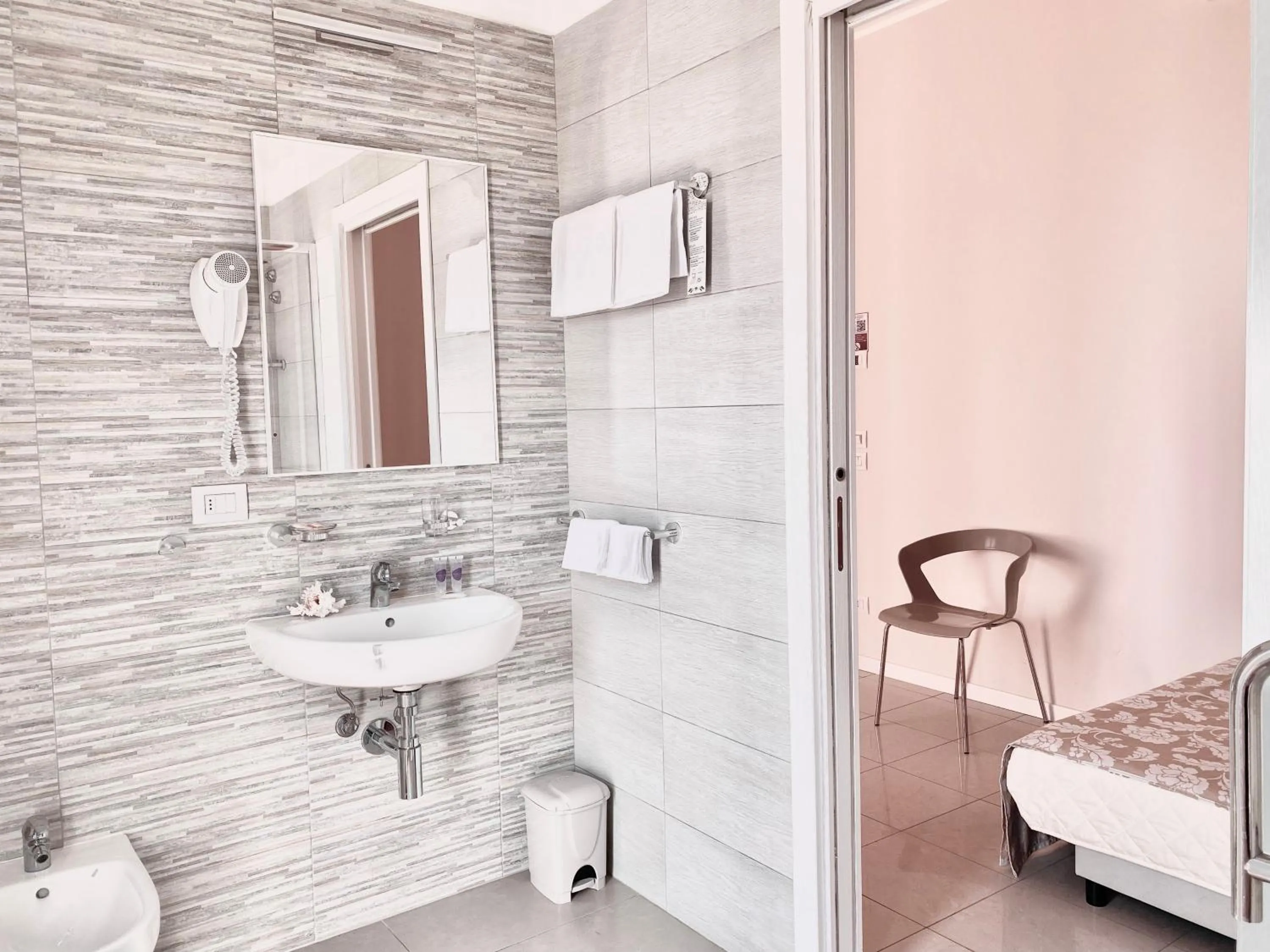 Bathroom in Santa Barbara hotel & apartments