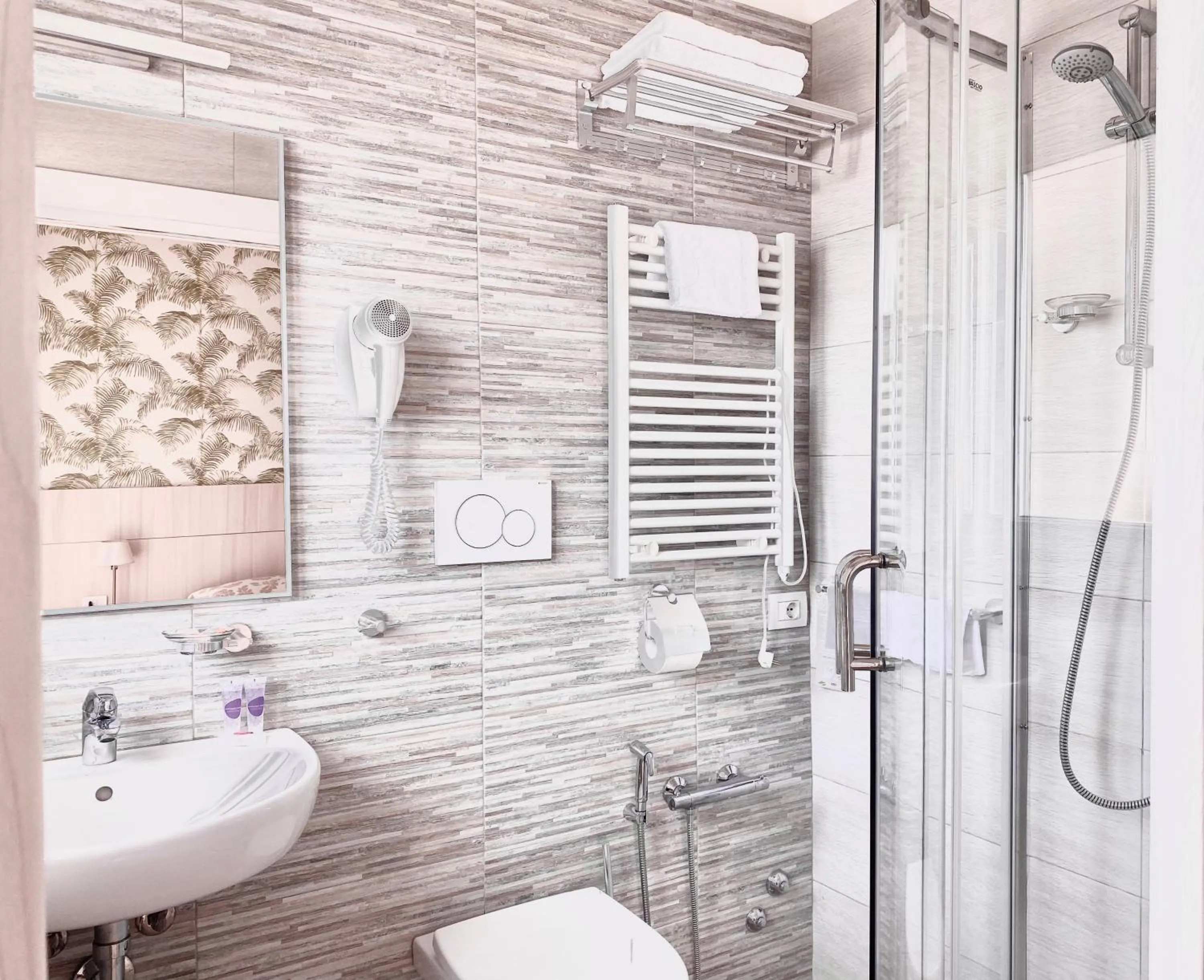 Bathroom in Santa Barbara hotel & apartments