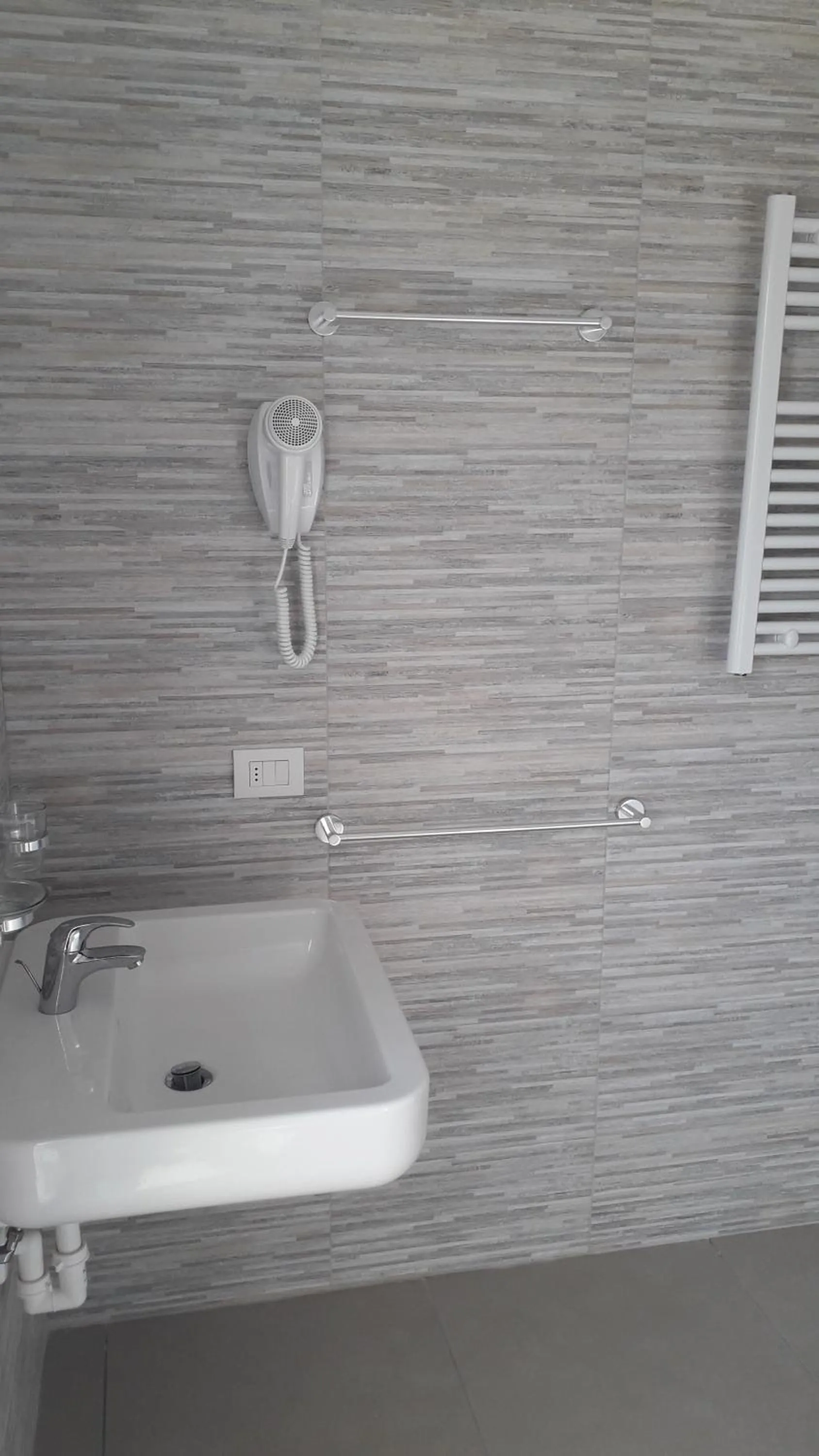 Bathroom in Santa Barbara hotel & apartments
