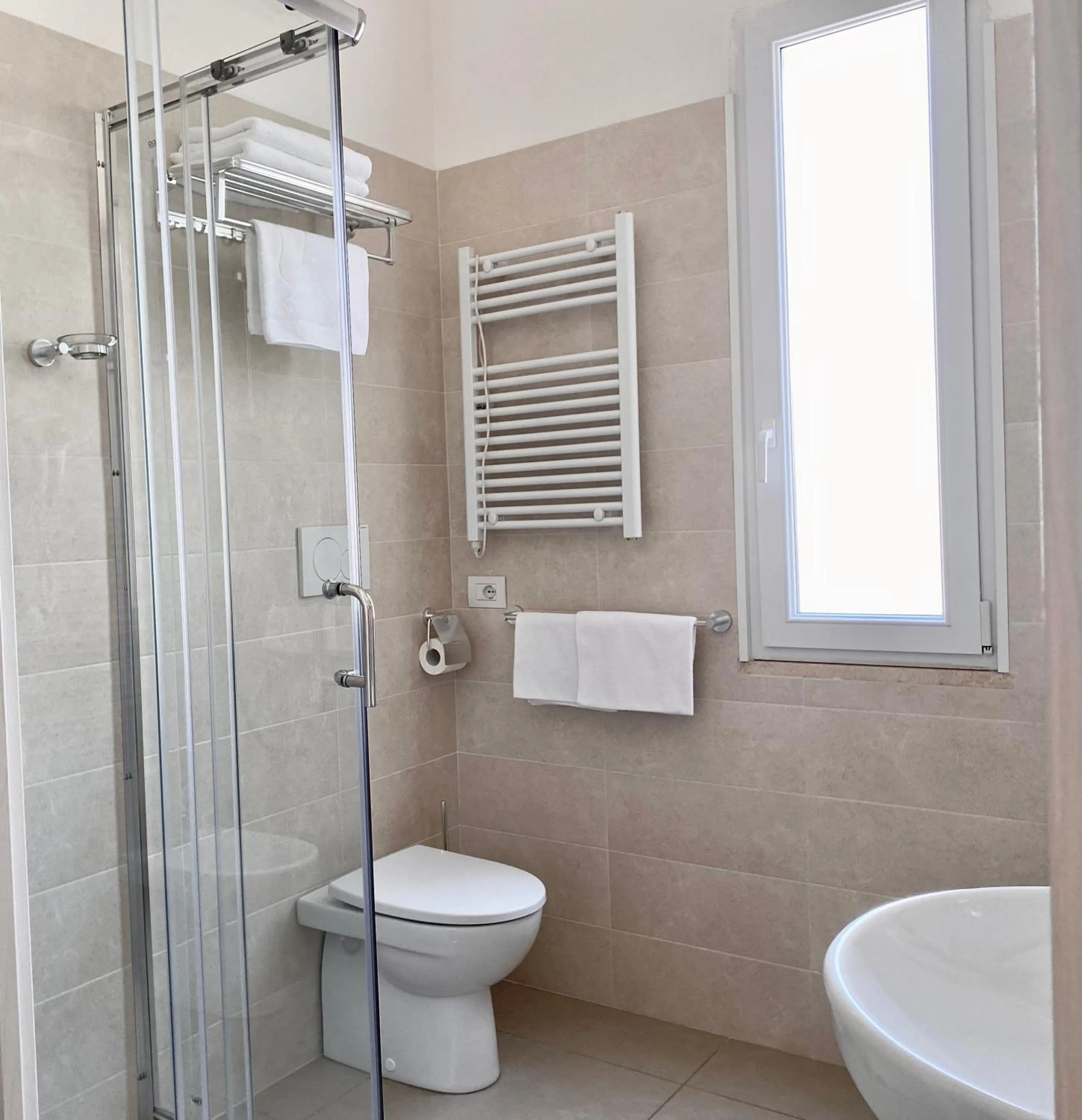 Shower in Santa Barbara hotel & apartments