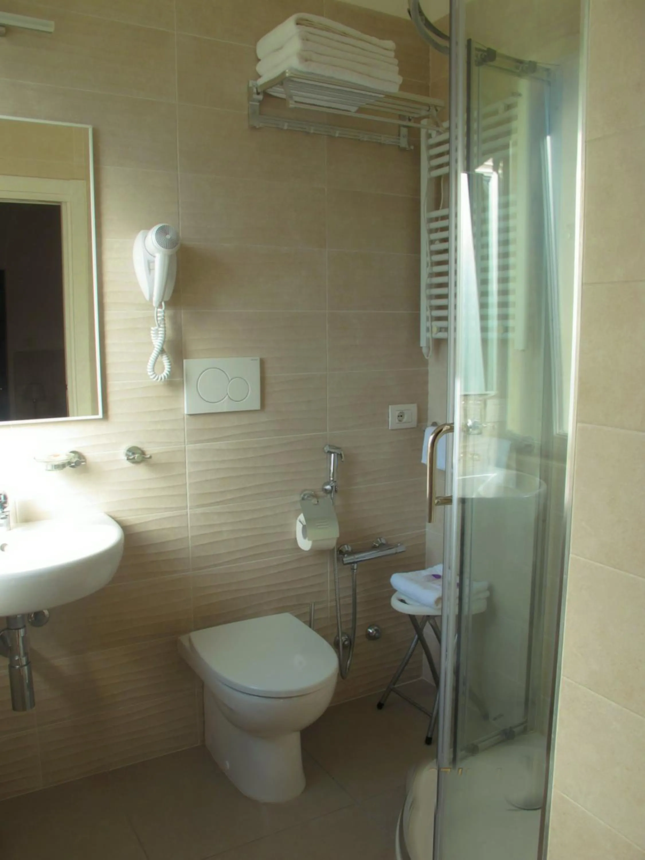 Shower in Santa Barbara hotel & apartments