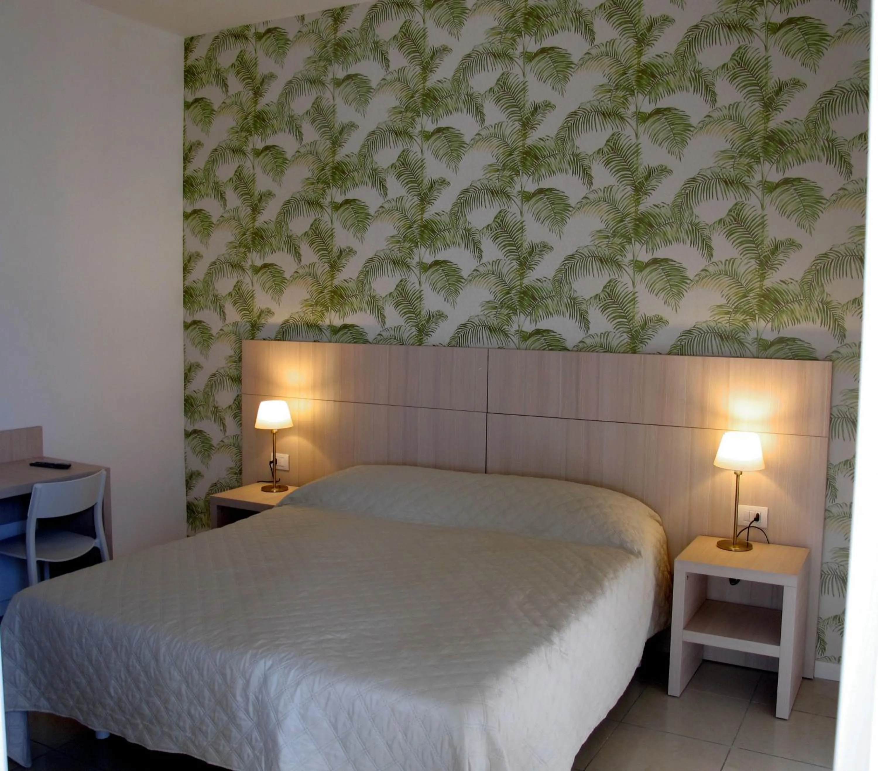 Photo of the whole room, Bed in Santa Barbara hotel & apartments
