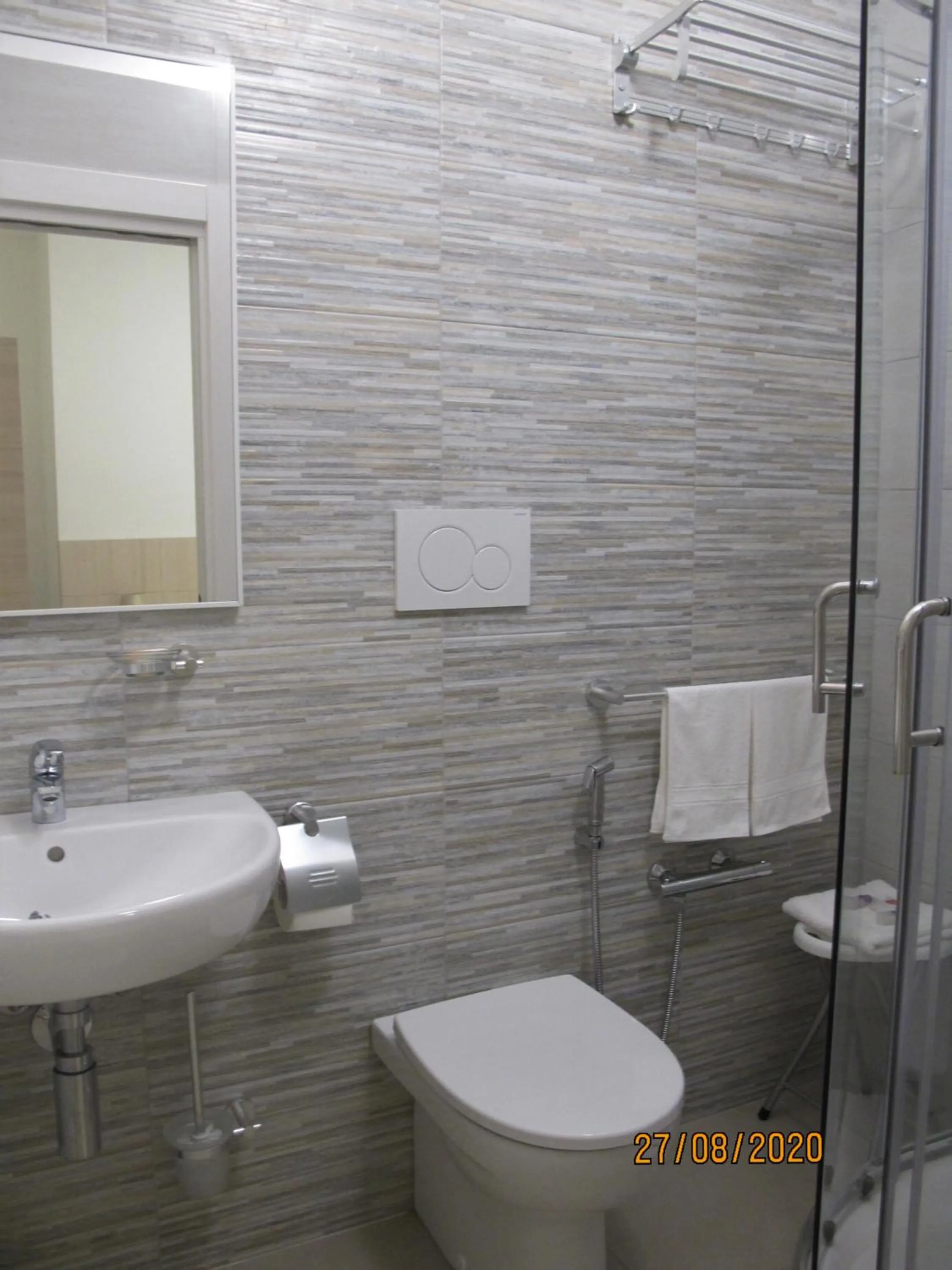Shower in Santa Barbara hotel & apartments