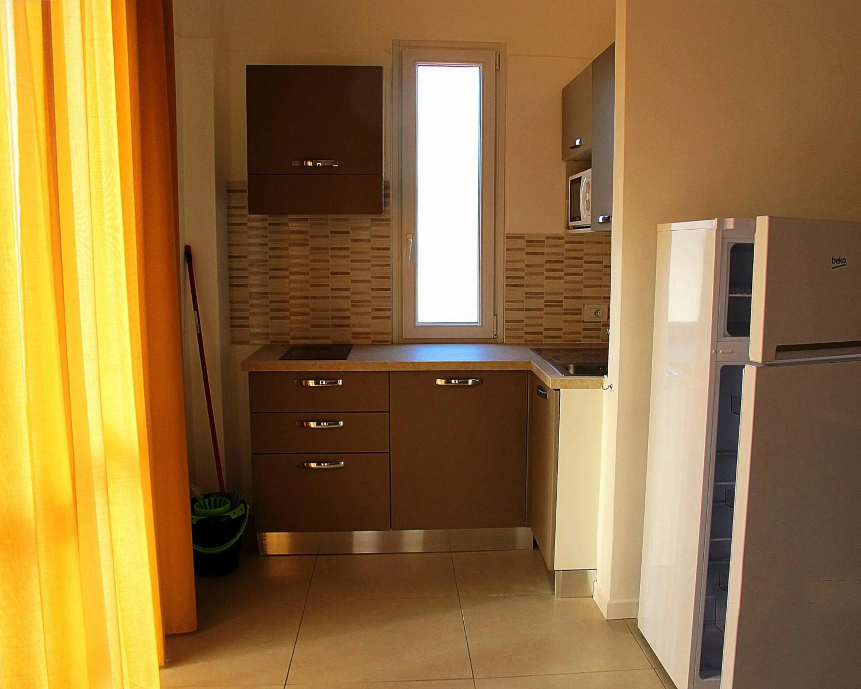 Kitchen or kitchenette in Santa Barbara hotel & apartments