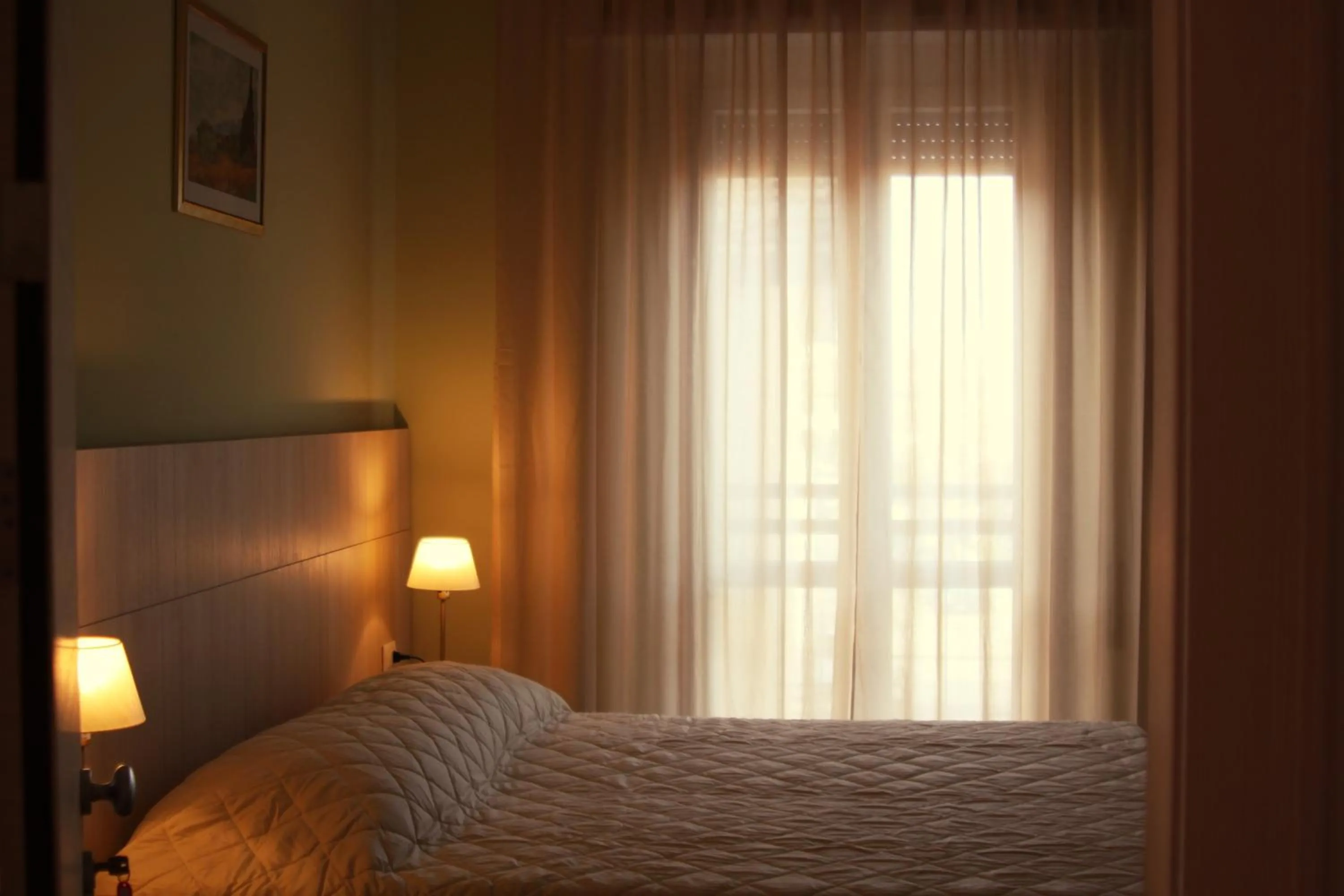 Bed in Santa Barbara hotel & apartments