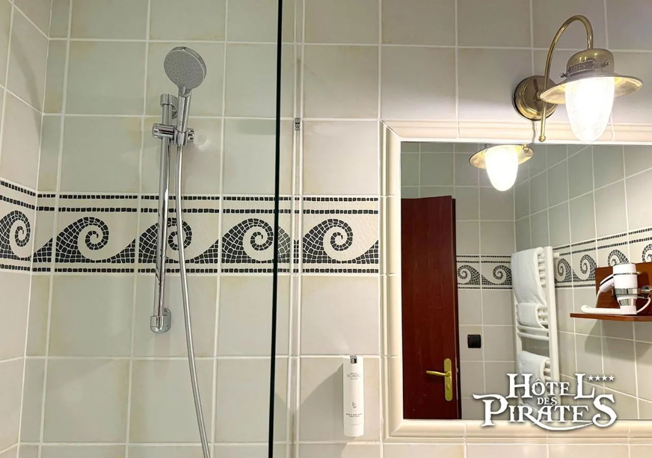 Text overlay in Nigloland Hôtels