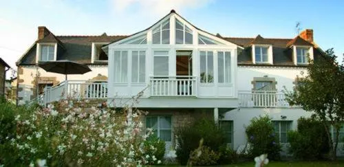 Facade/entrance in Le Lodge Kerisper