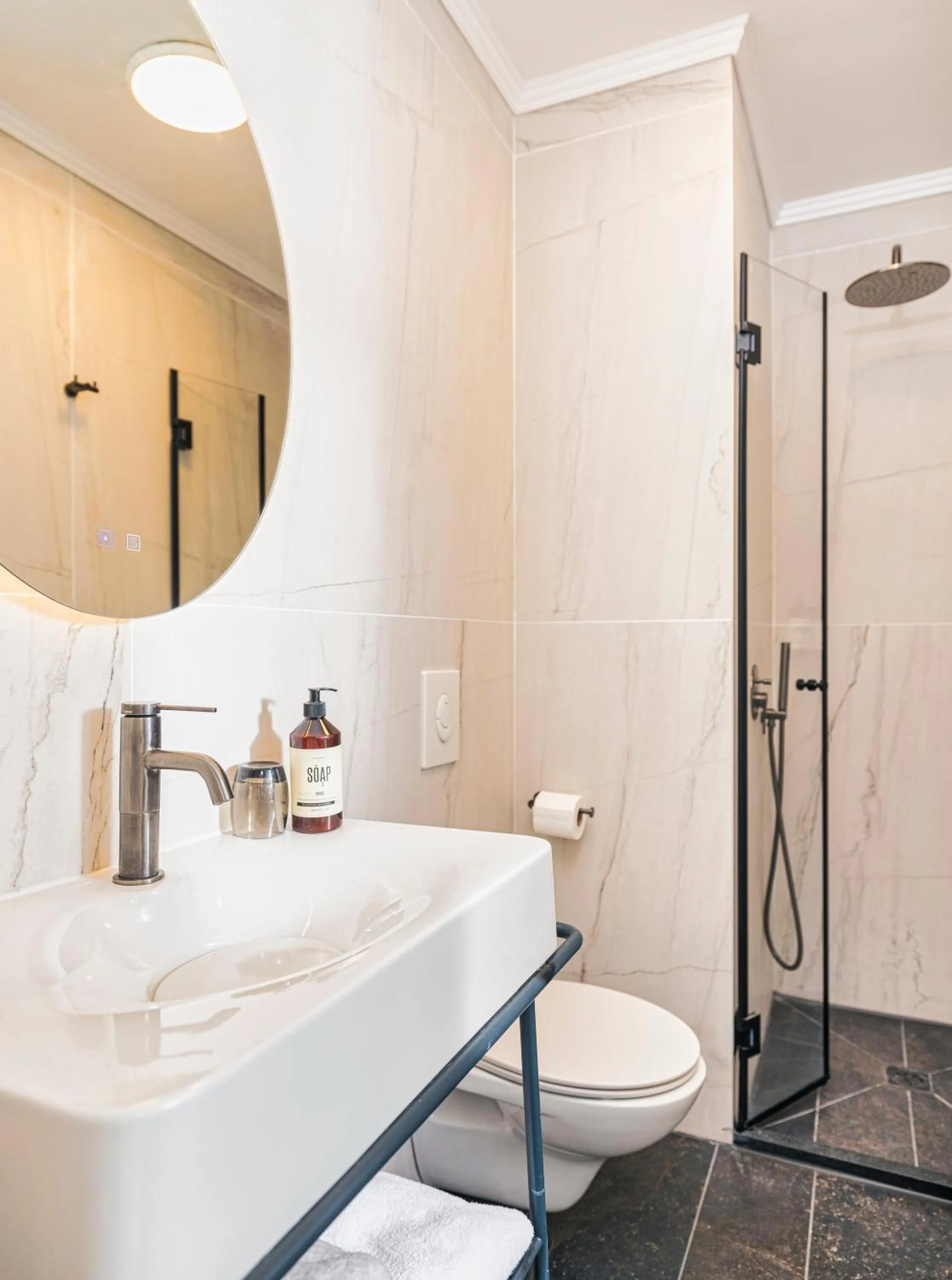 Bathroom in Villa Albi - Machne Yehuda Hotel