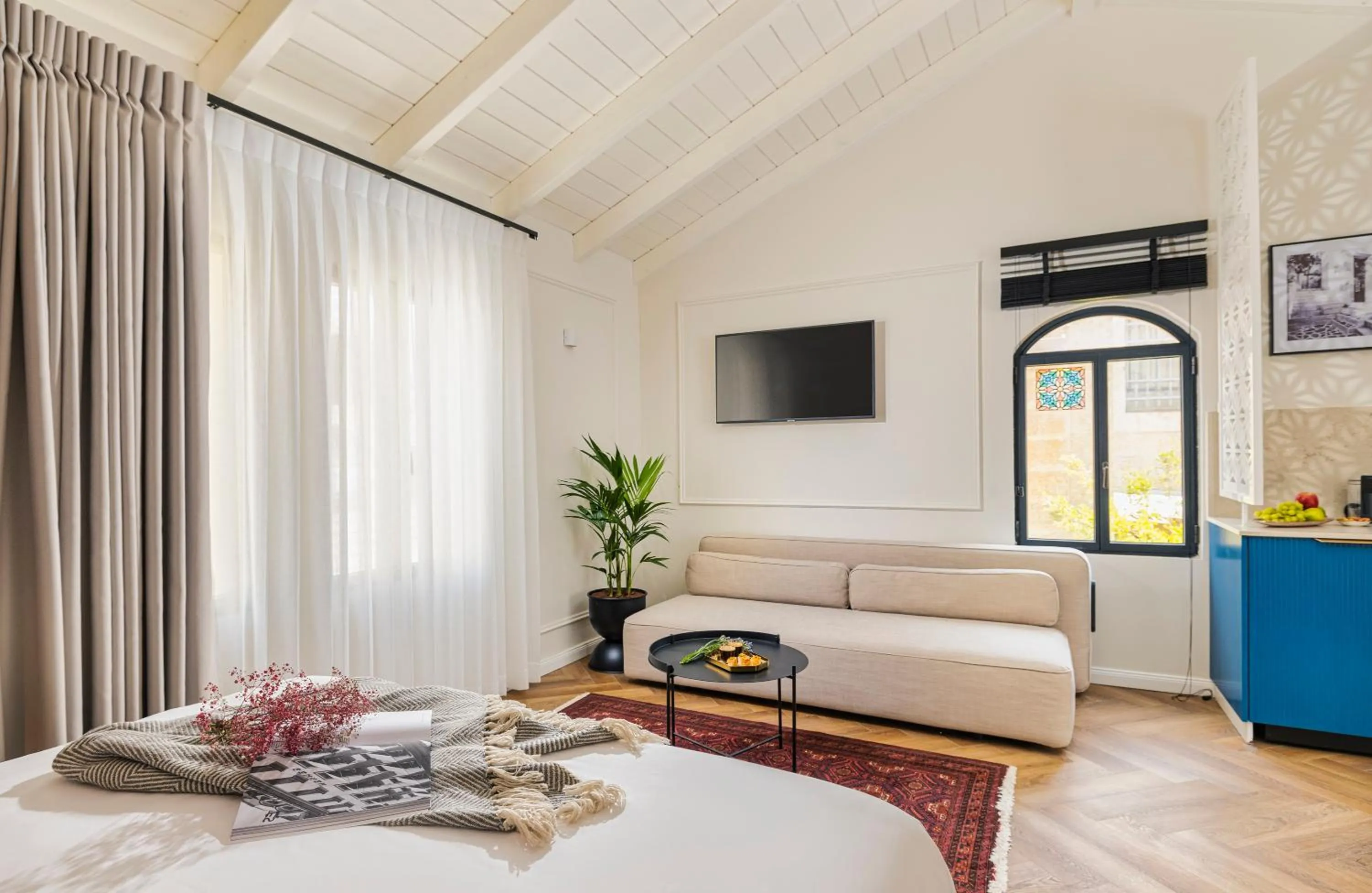 TV and multimedia in Villa Albi - Machne Yehuda Hotel