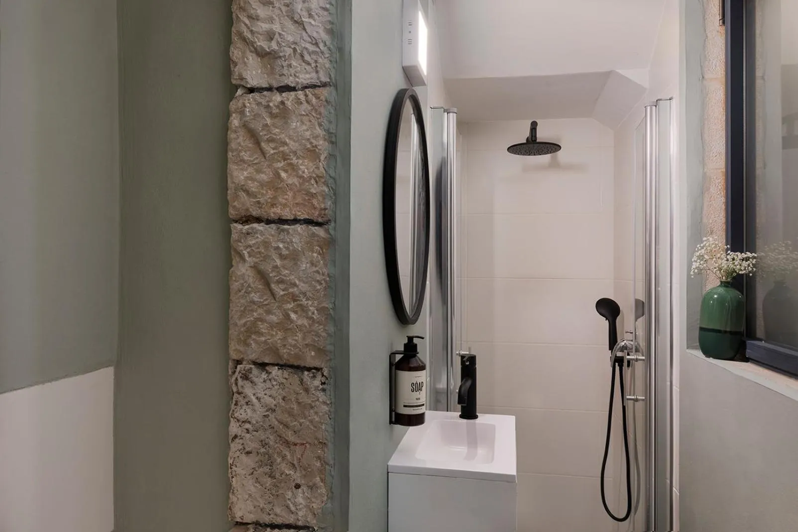 Bathroom in Villa Albi - Machne Yehuda Hotel