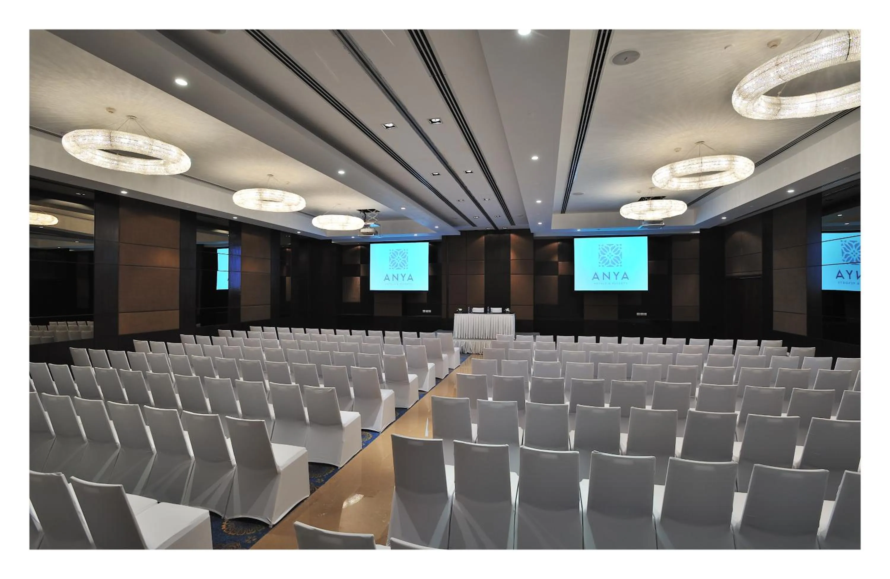 Banquet/Function facilities in The Anya Hotel-Golf Course Road
