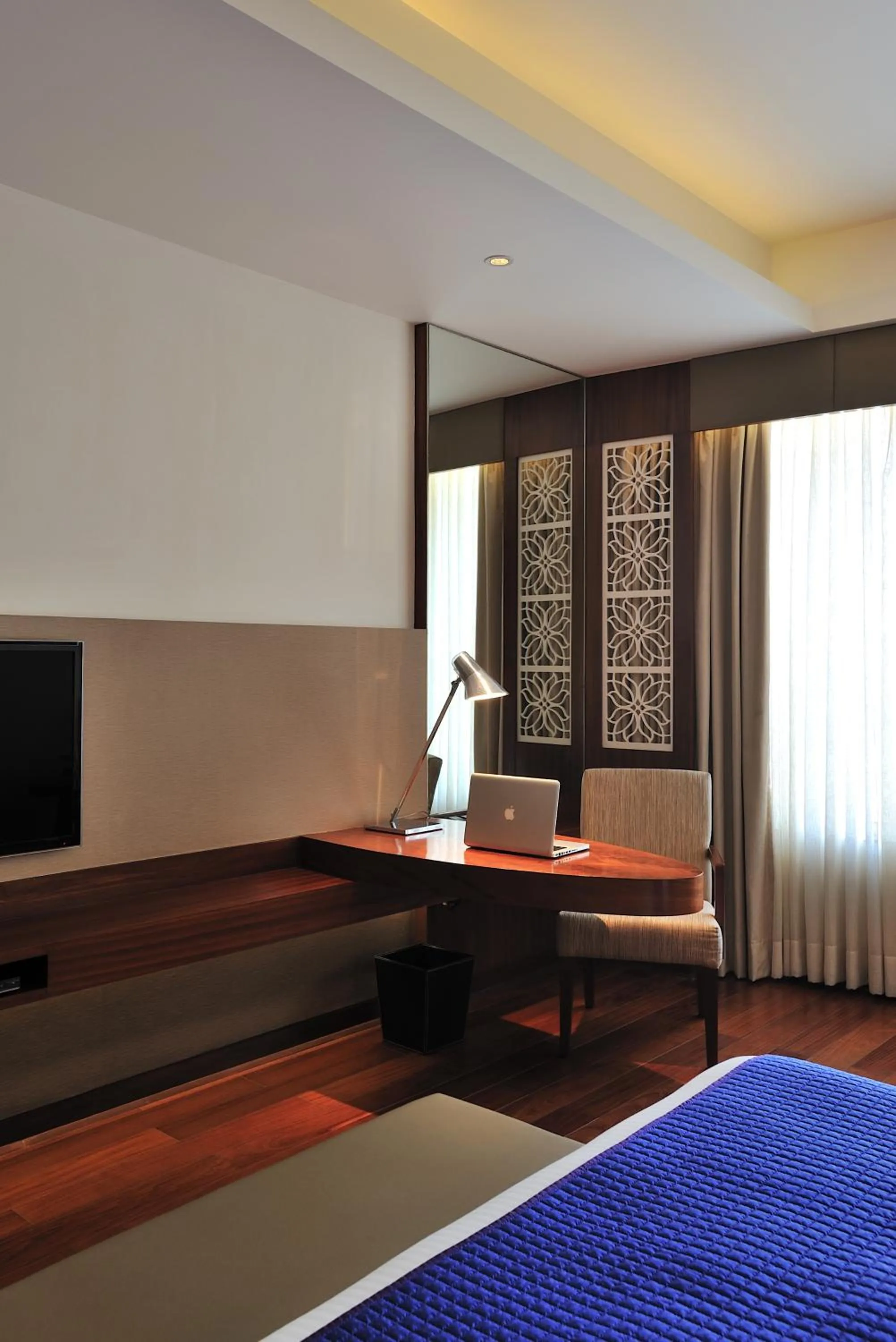 Seating area, Bed in The Anya Hotel-Golf Course Road