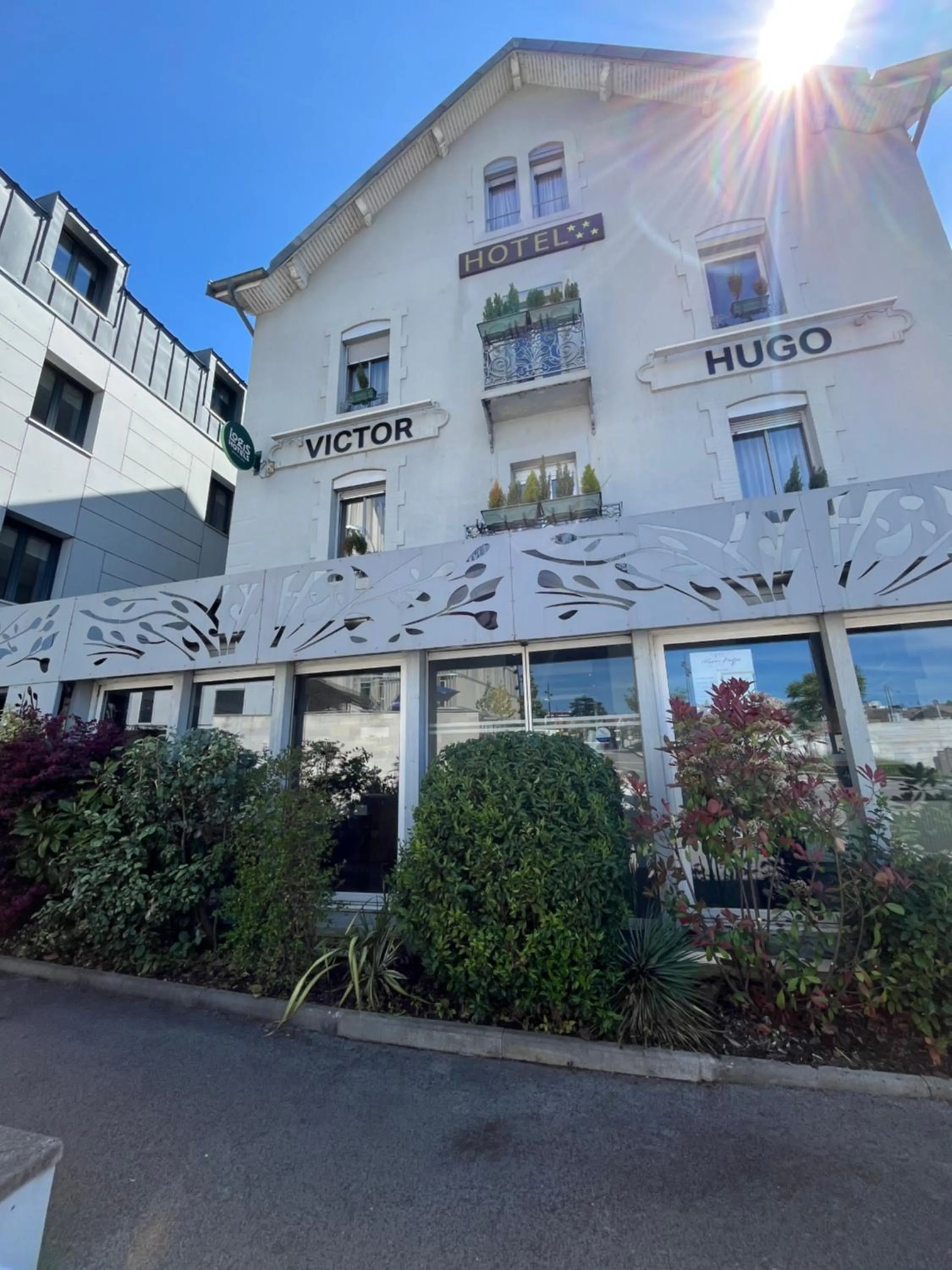 Property building in Logis Hôtel Victor Hugo & Spa